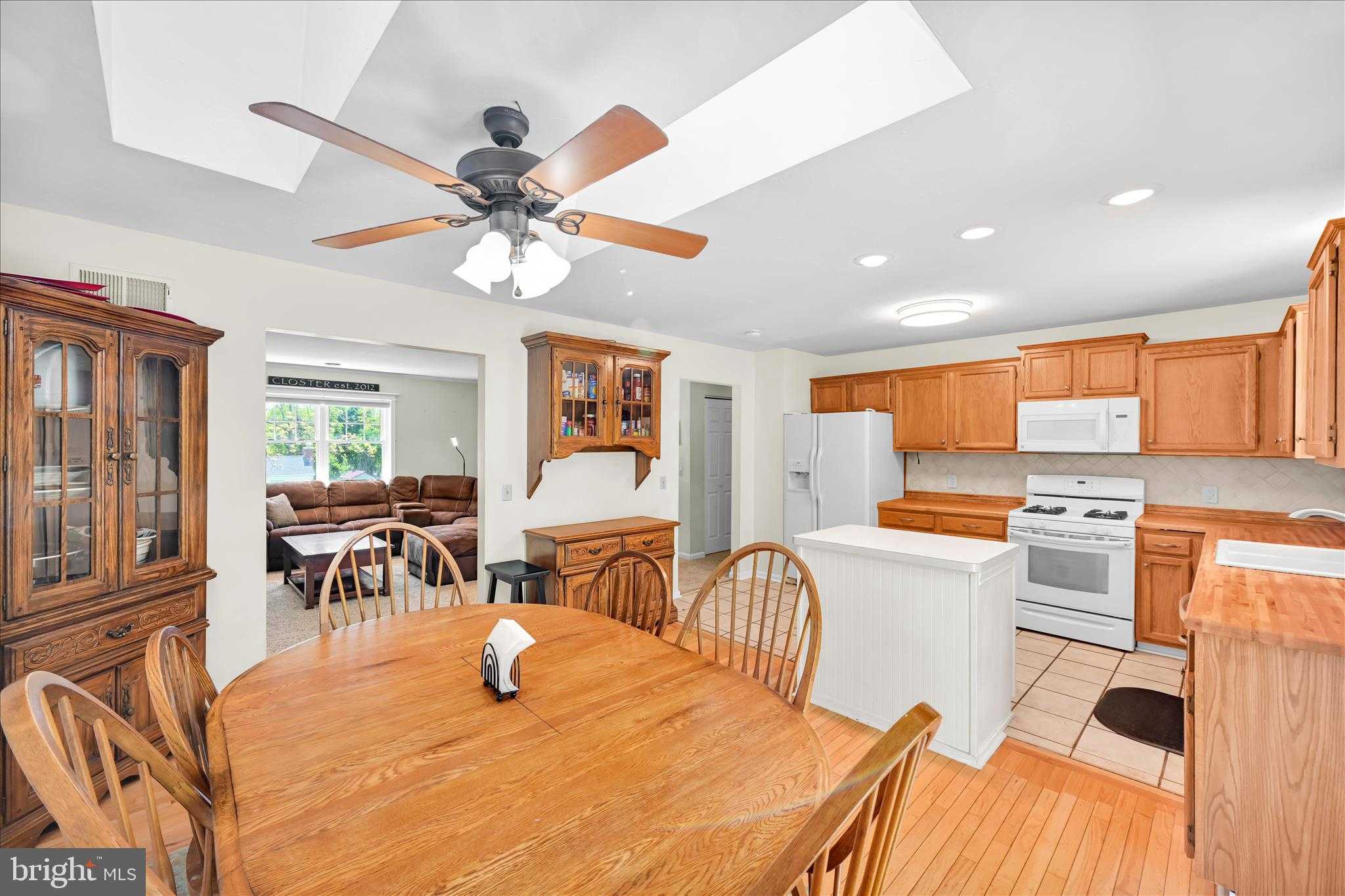 301 Larkin Dr photo 8