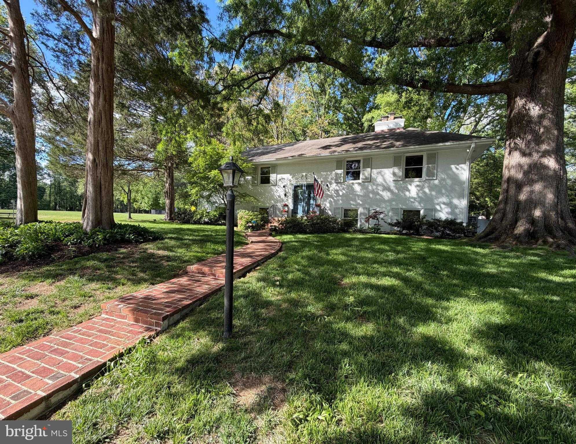 1014 Potomac Ln, Alexandria