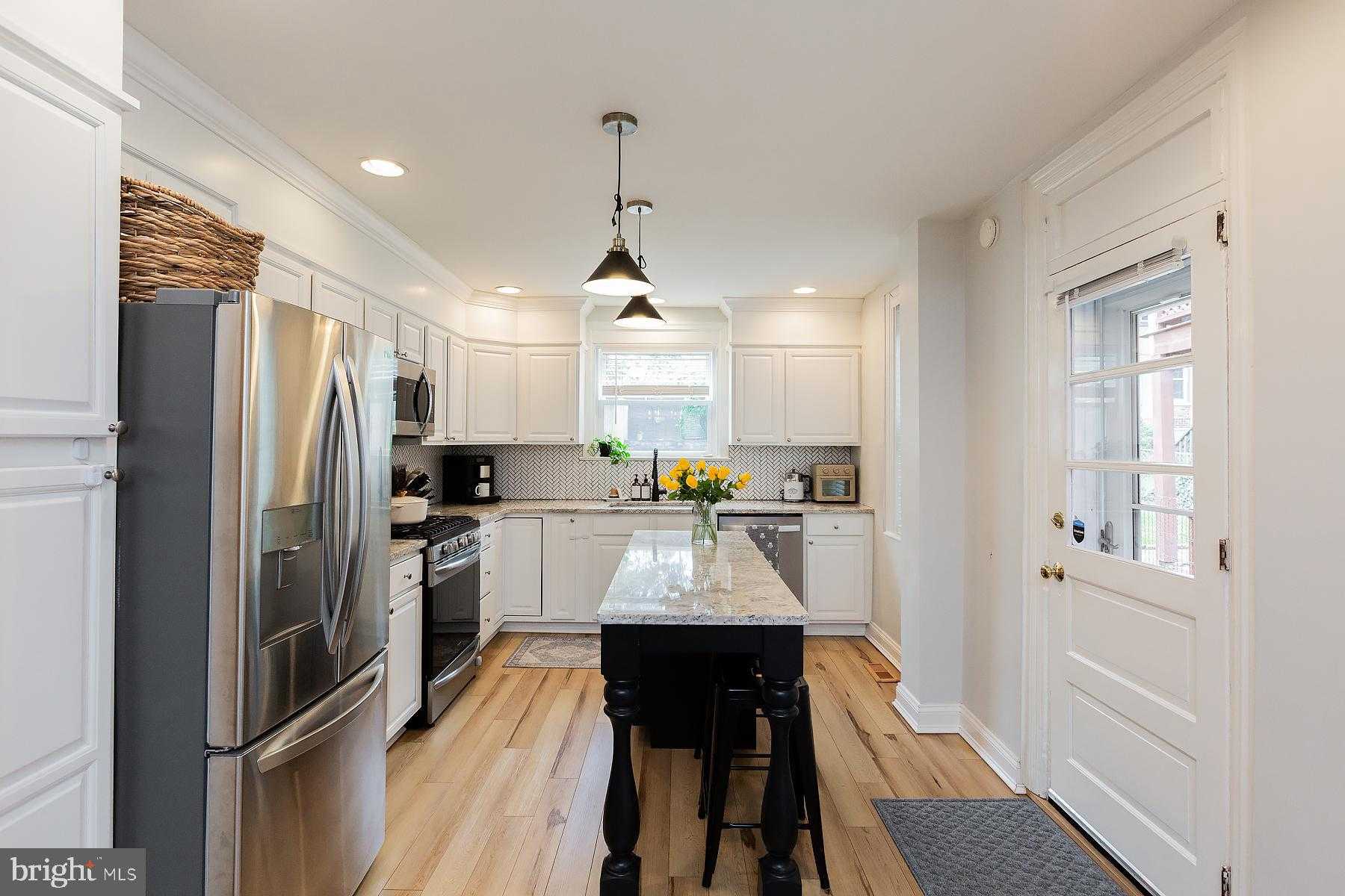 409 W Lemon St photo 30