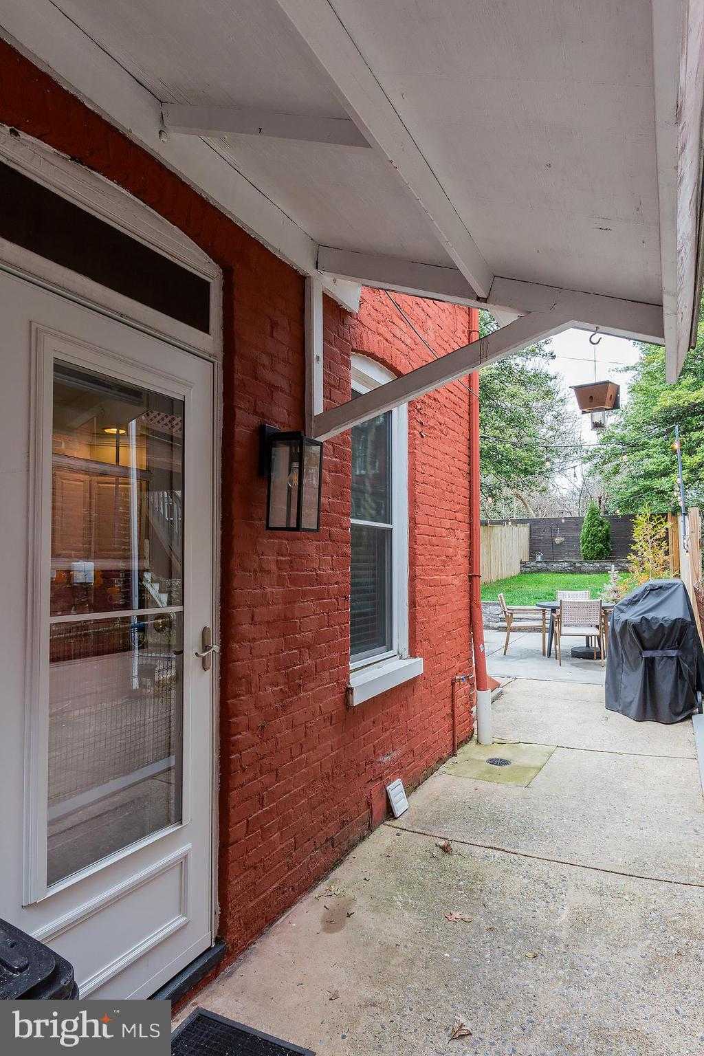 409 W Lemon St photo 42