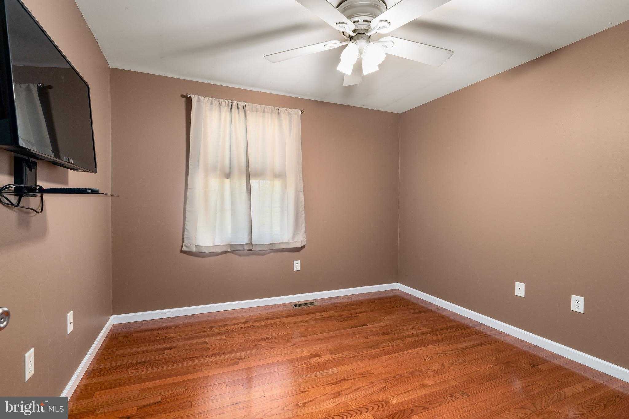 140 Whitaker Ave photo 25