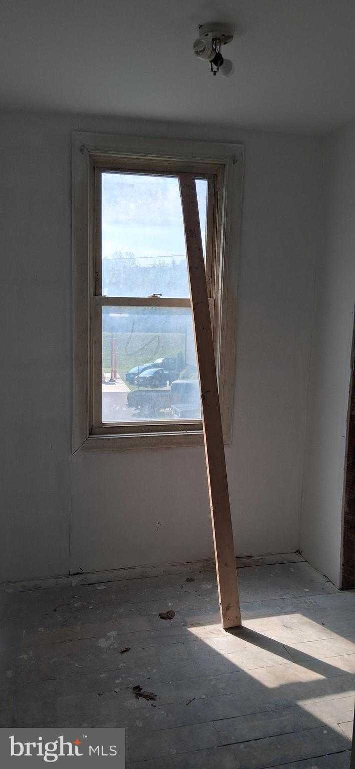 327 W Main St photo 69