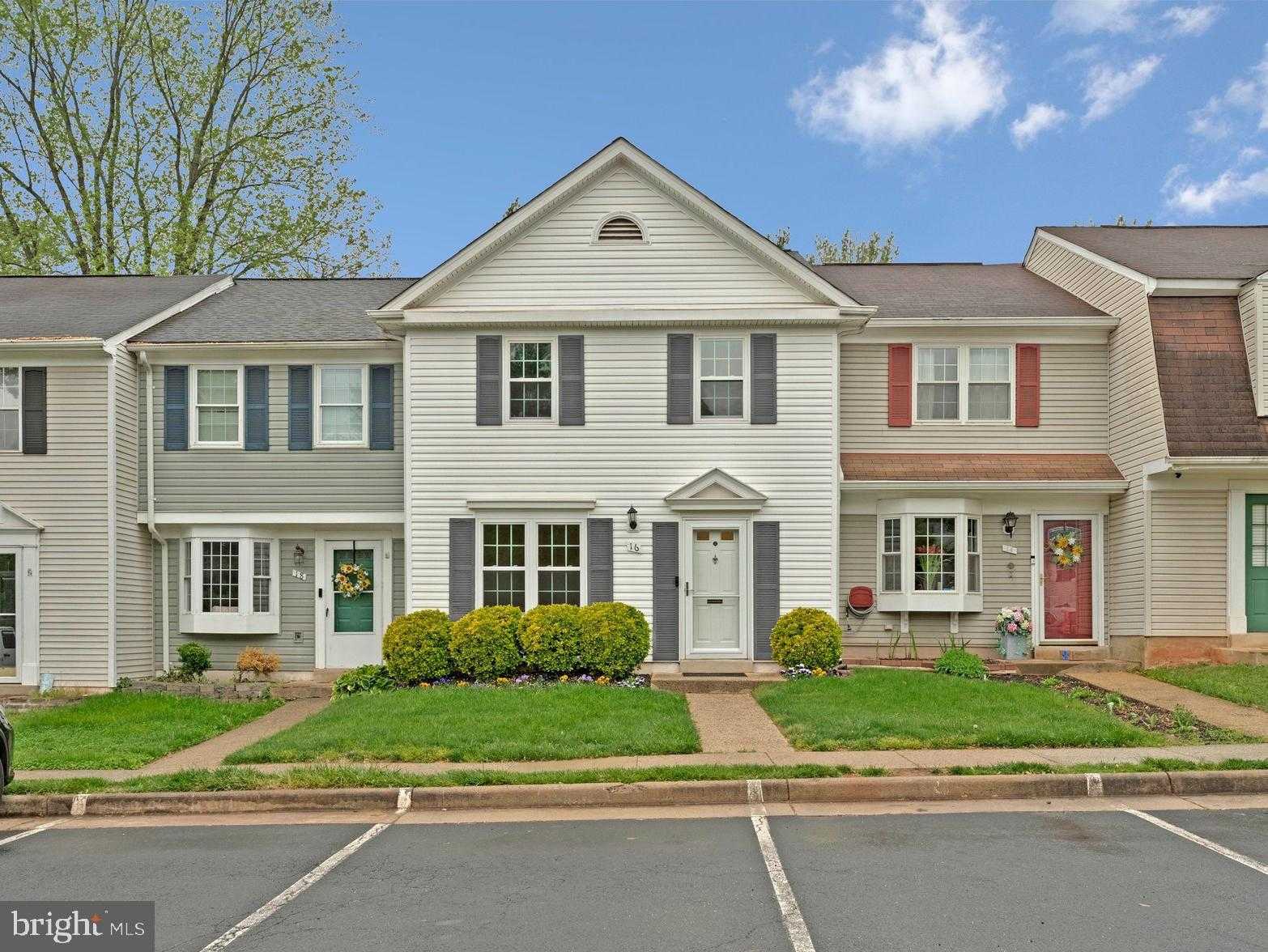 16 Dulany CT, Sterling