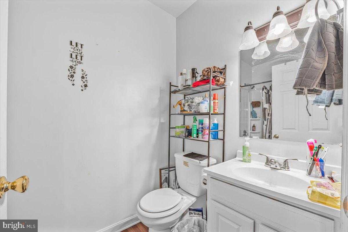 328 S Locust St photo 22