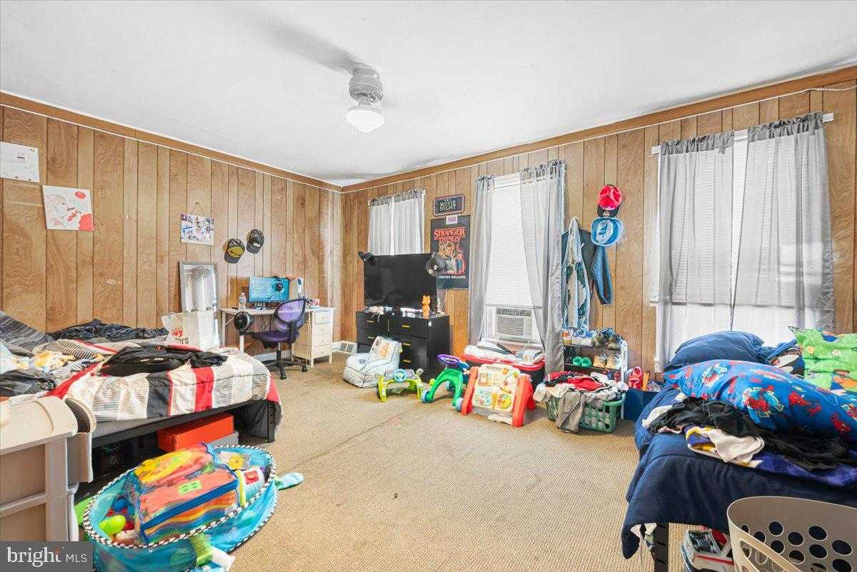 328 S Locust St photo 37