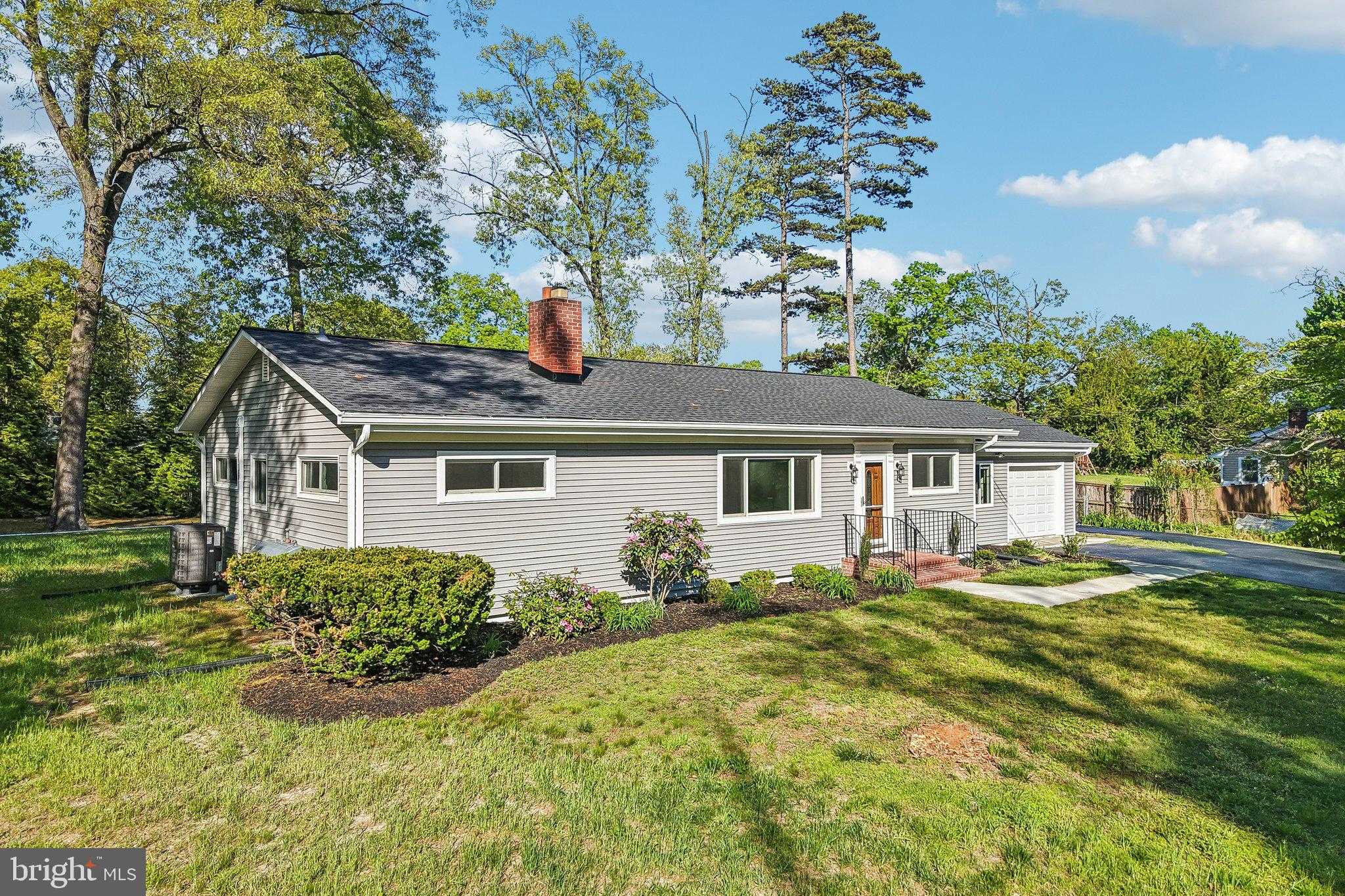 816 Meadow Rd photo 9