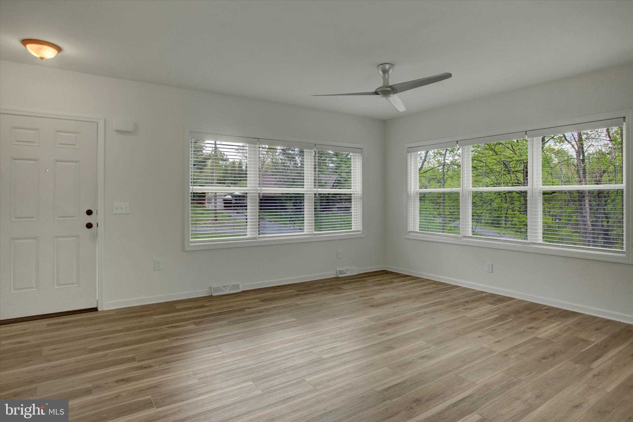 2 Maxine Trl photo 4