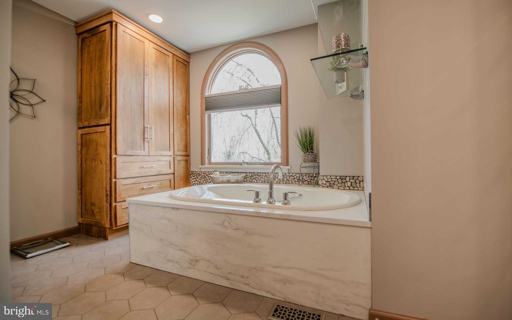 3023 Mountain Cres photo 30