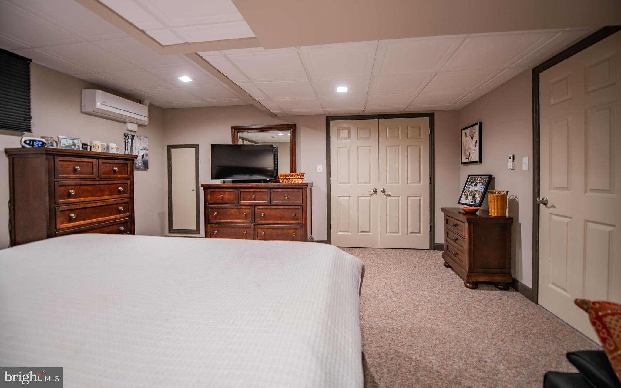 3023 Mountain Cres photo 45