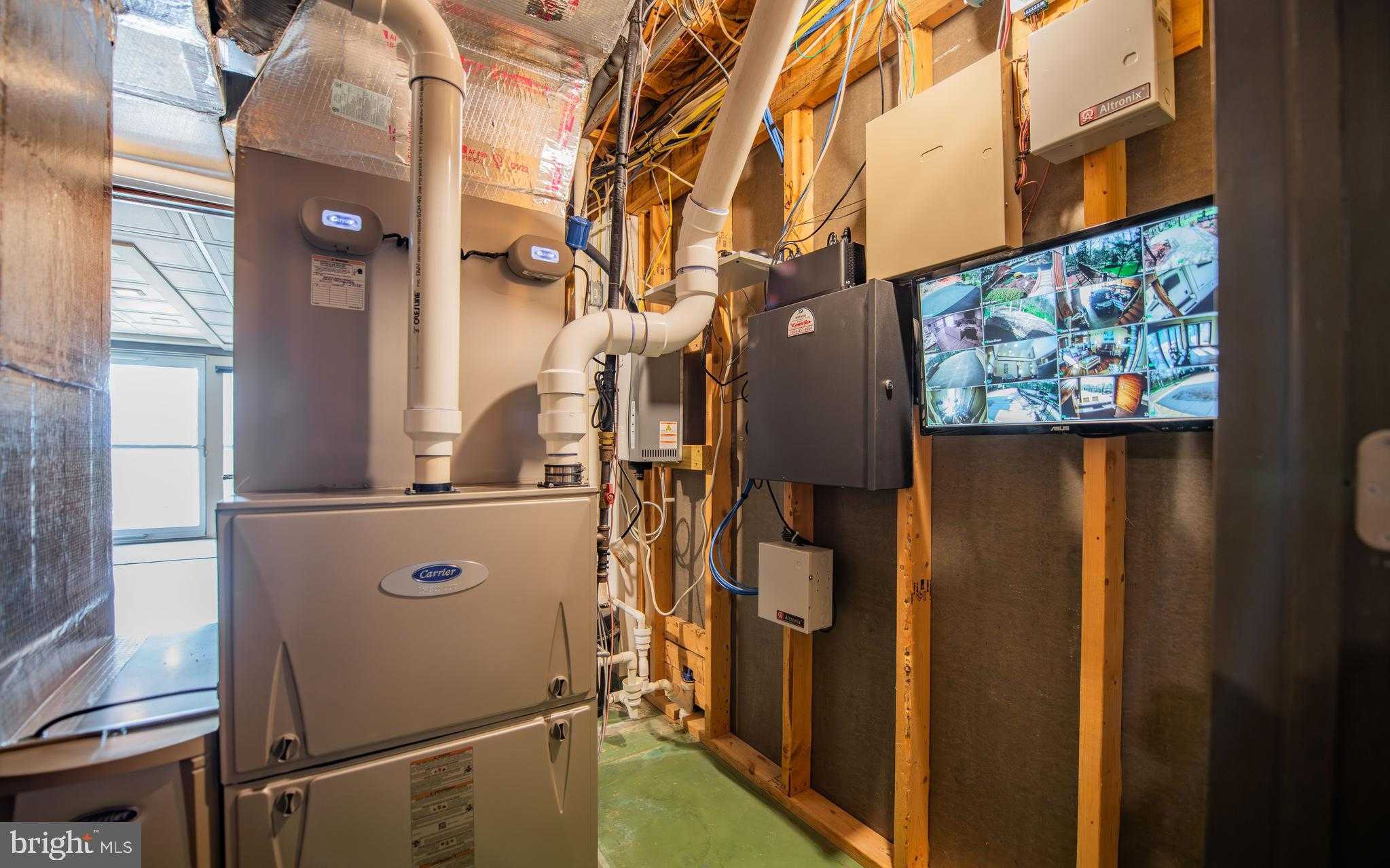 3023 Mountain Cres photo 50