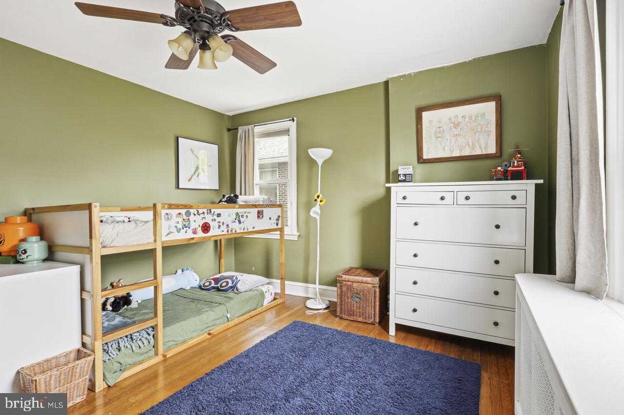 338 E Allens Ln photo 22