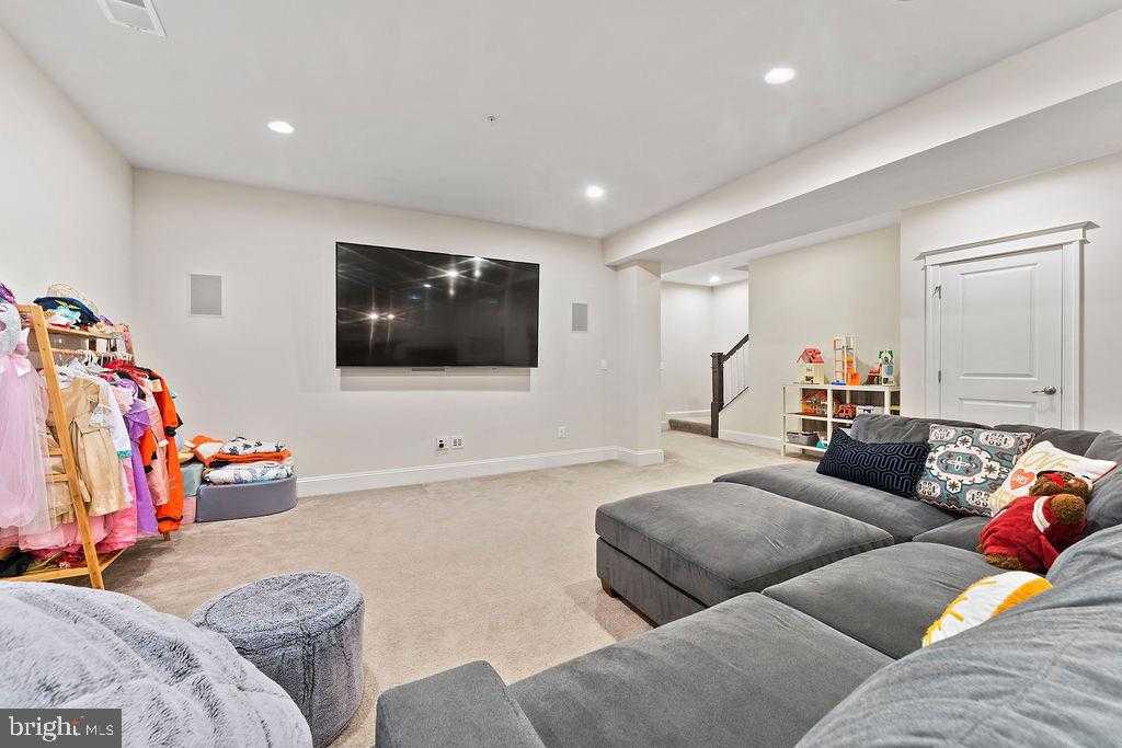 17243 Miss Packard CT photo 69