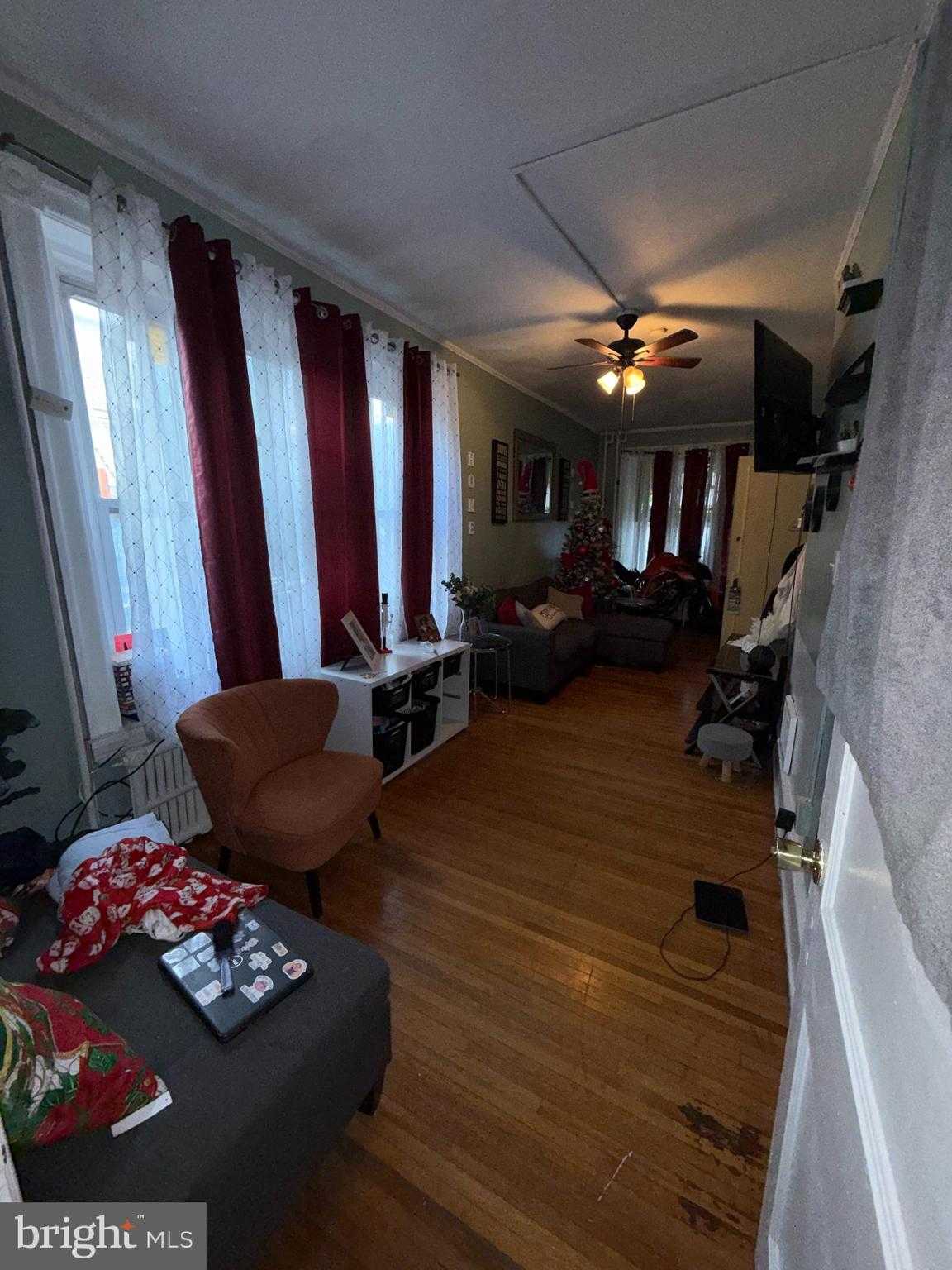 911 N Front St photo 7