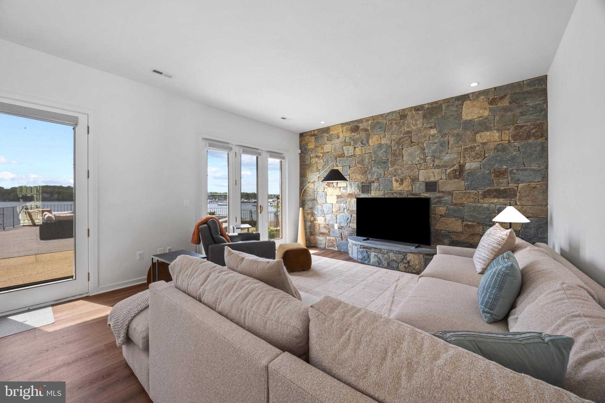 31 Shadow Point CT photo 9