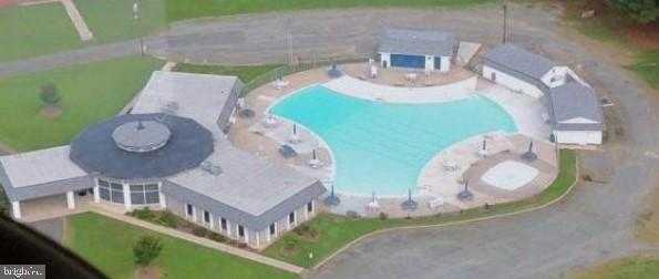 8 Royal Way photo 41