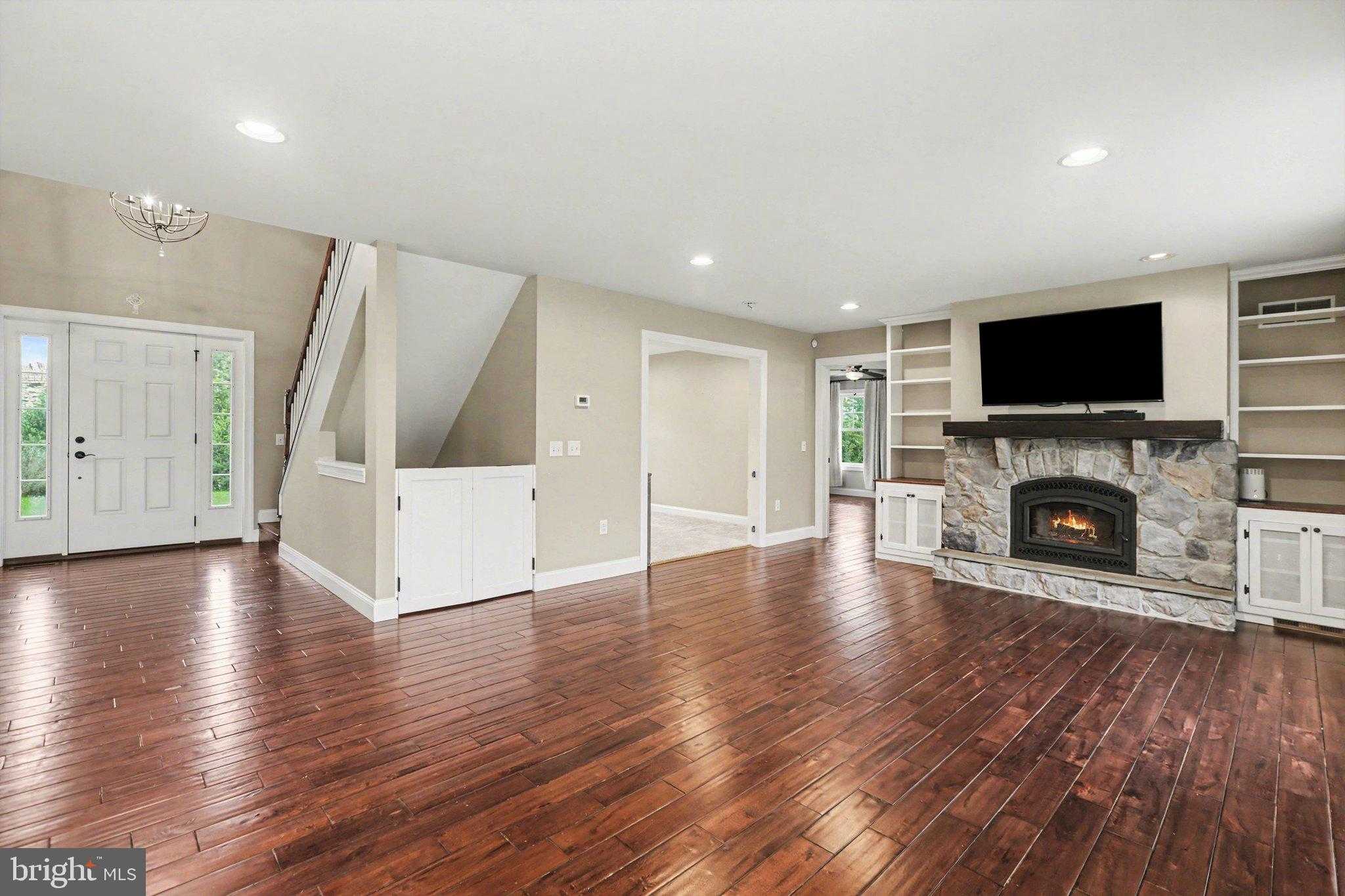 1227 W Trindle Rd photo 5