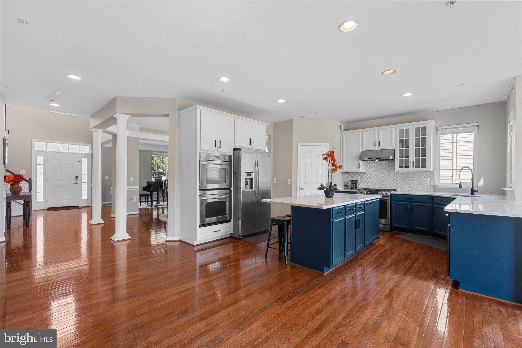 9817 Traver St photo 8