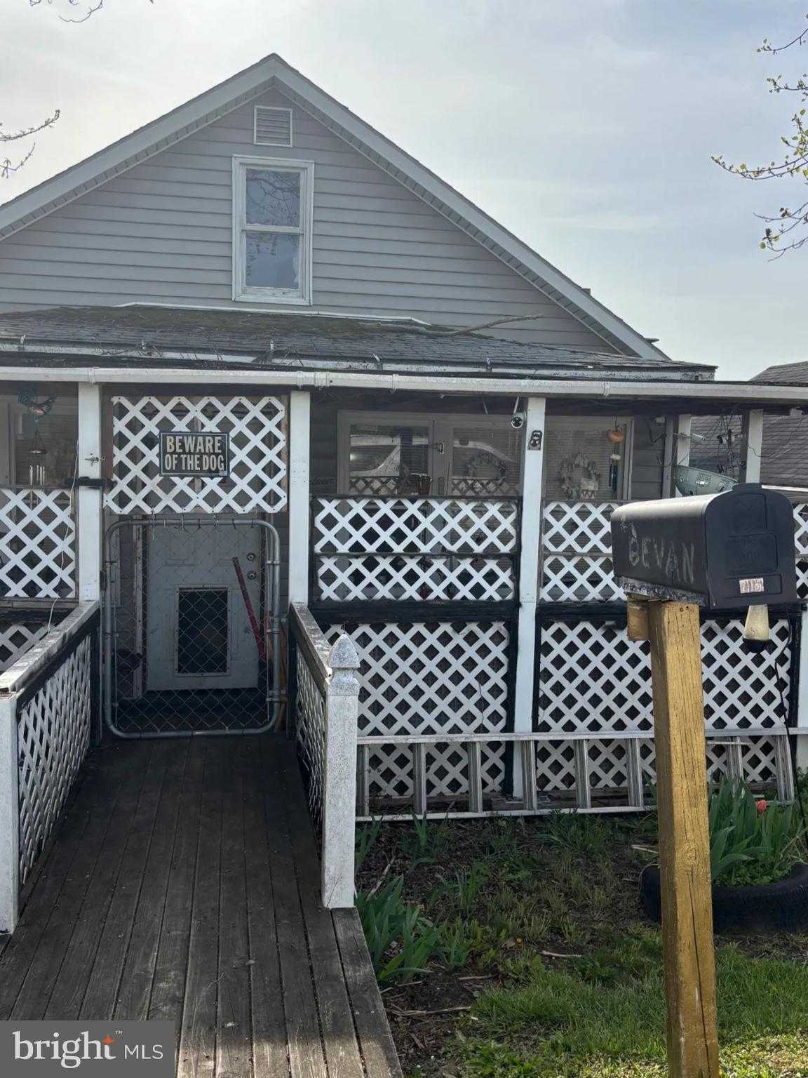 717 Princeton St photo 1