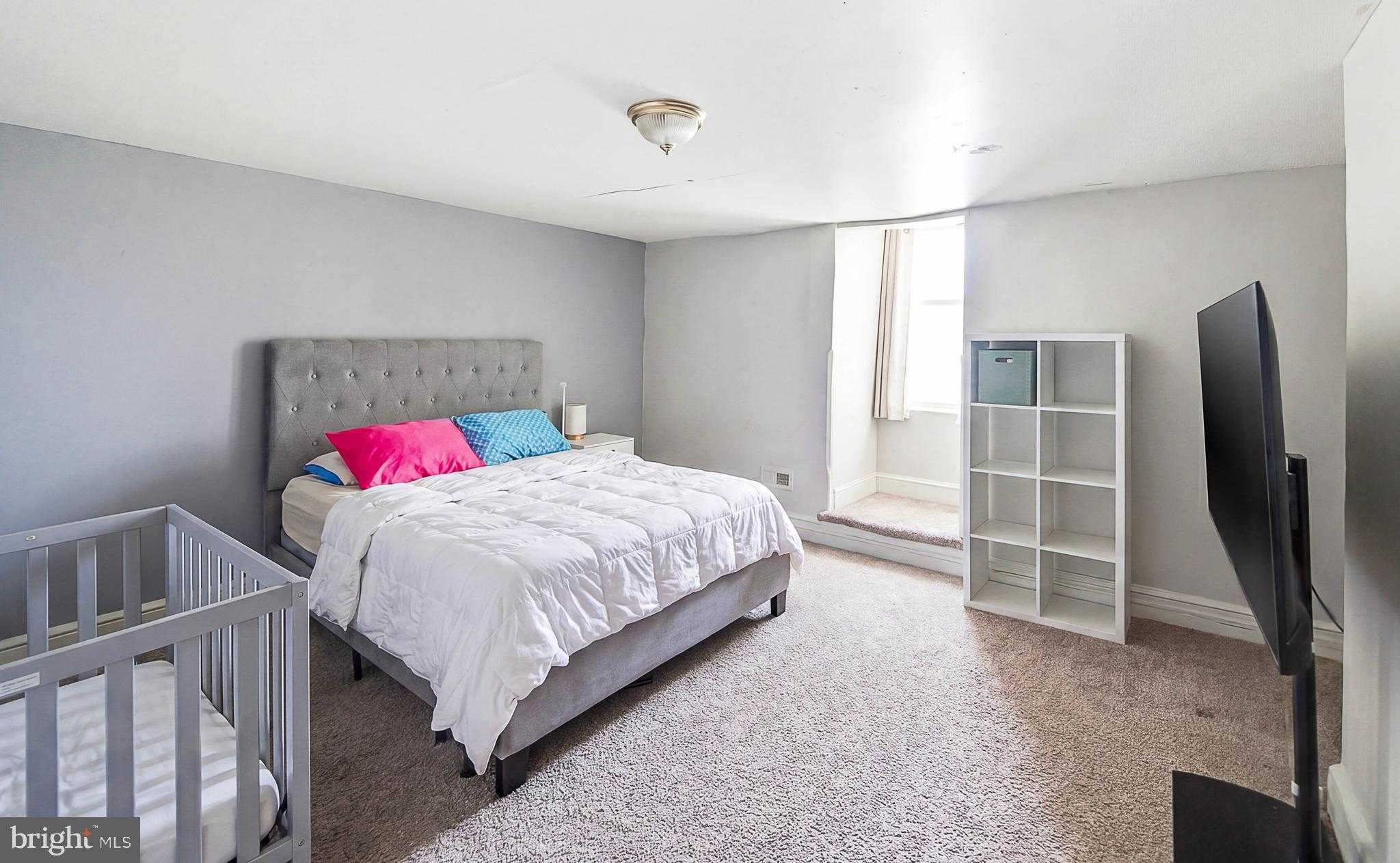 408 W Airy St photo 14