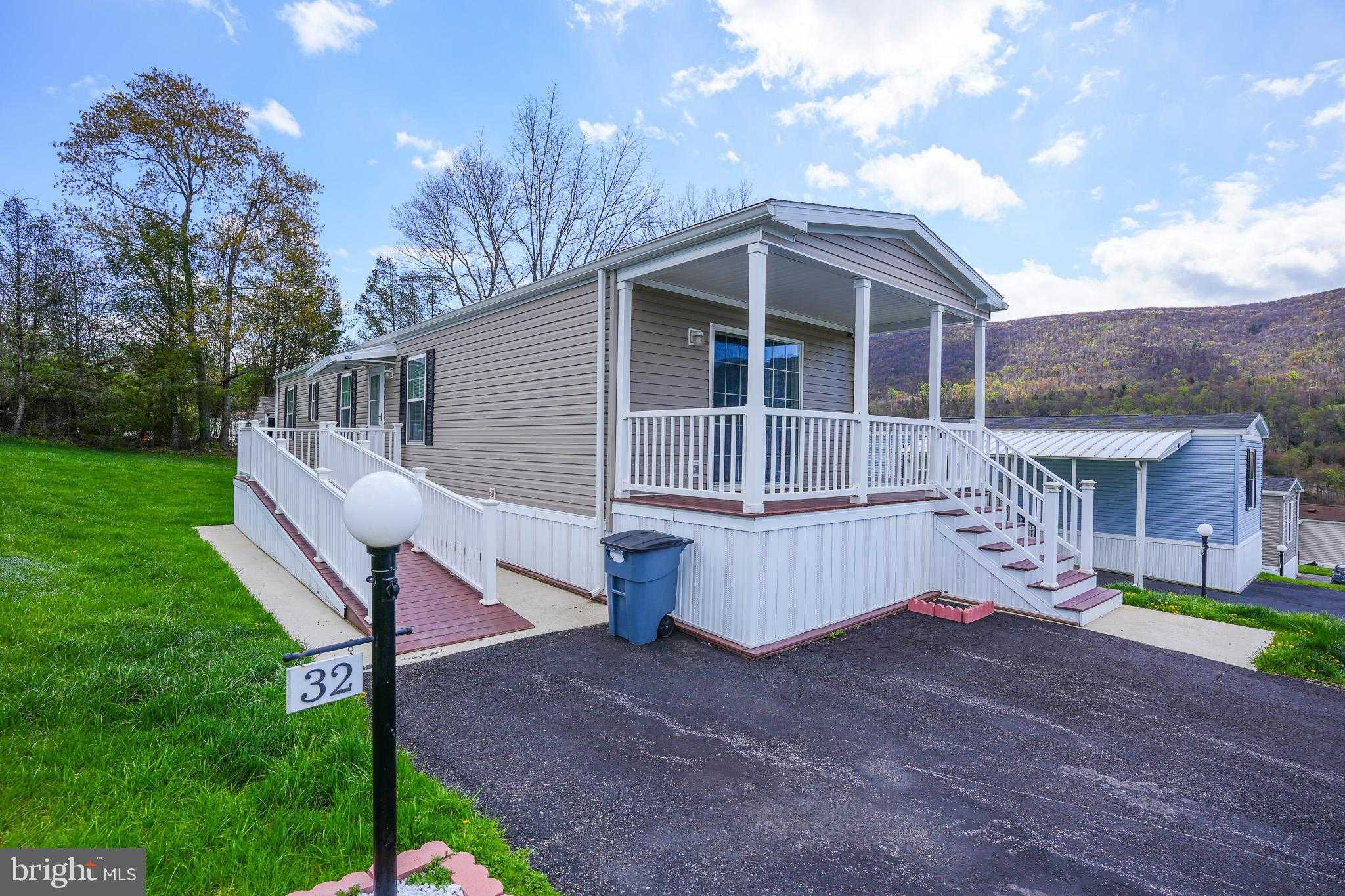 32 Hillside Pl photo 1