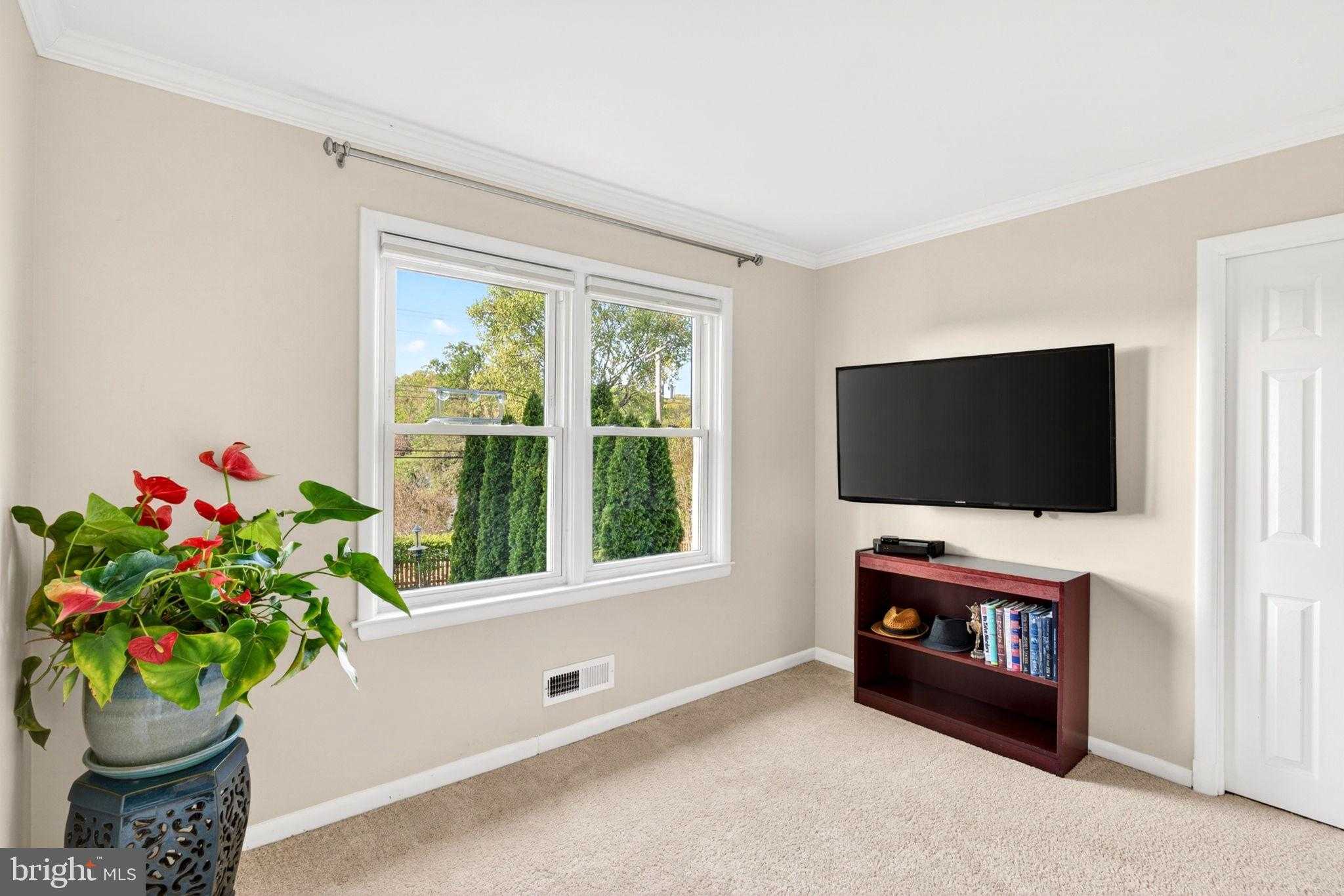 107 Martingale Rd photo 36