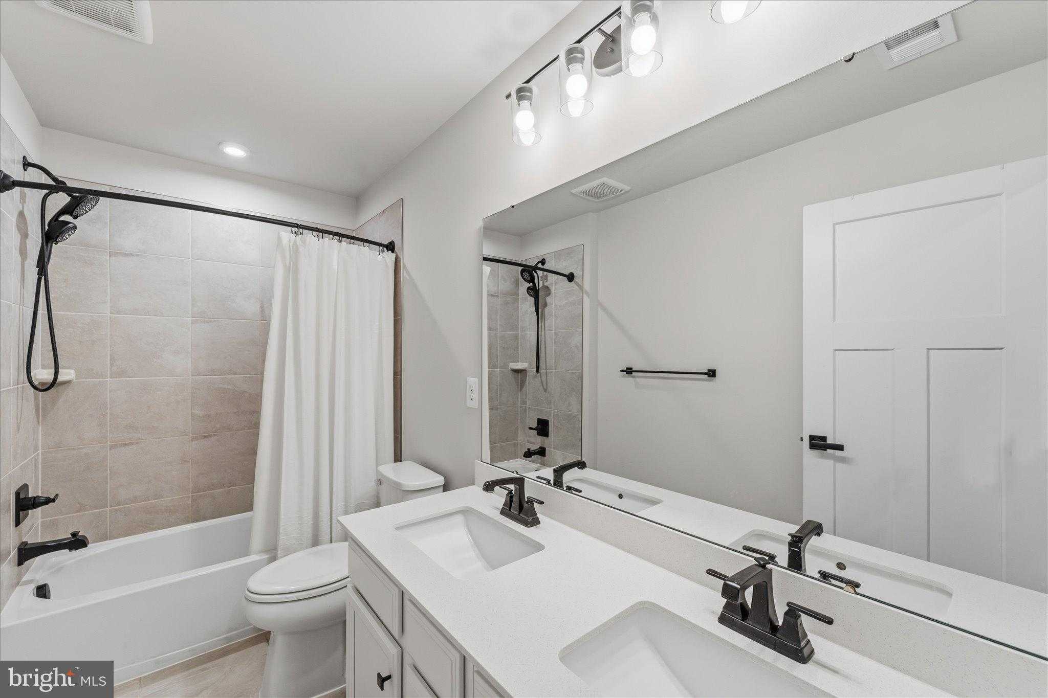 2008 Woodstock St photo 37