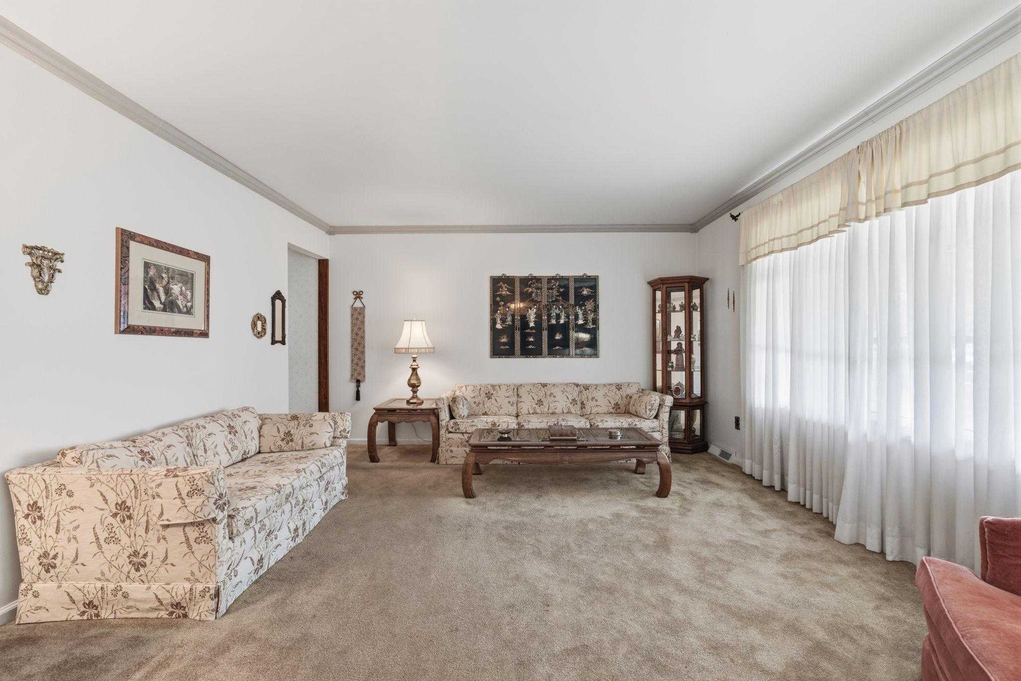 226 Silvestri Dr photo 7