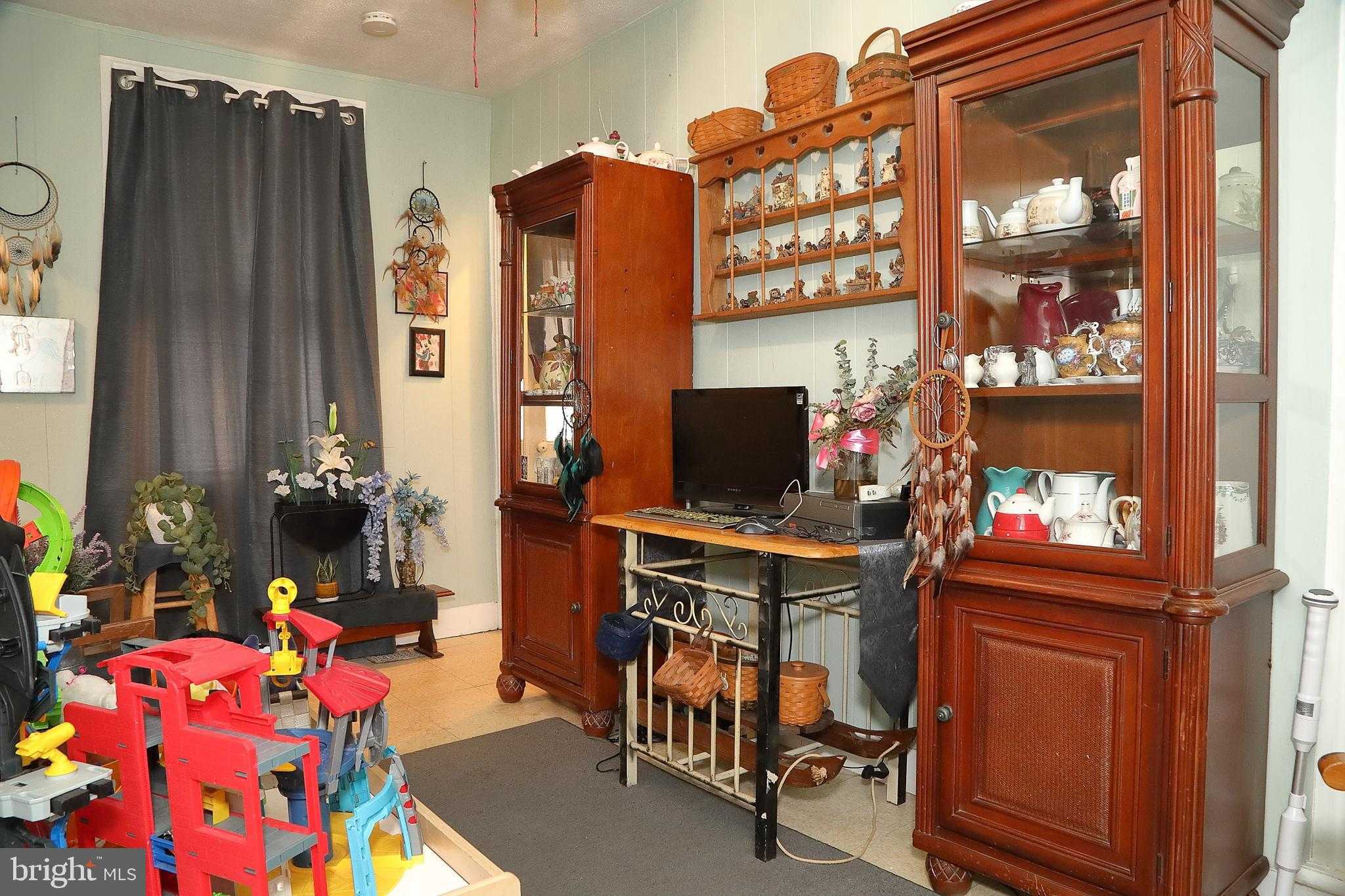 213 N Mulberry St photo 4