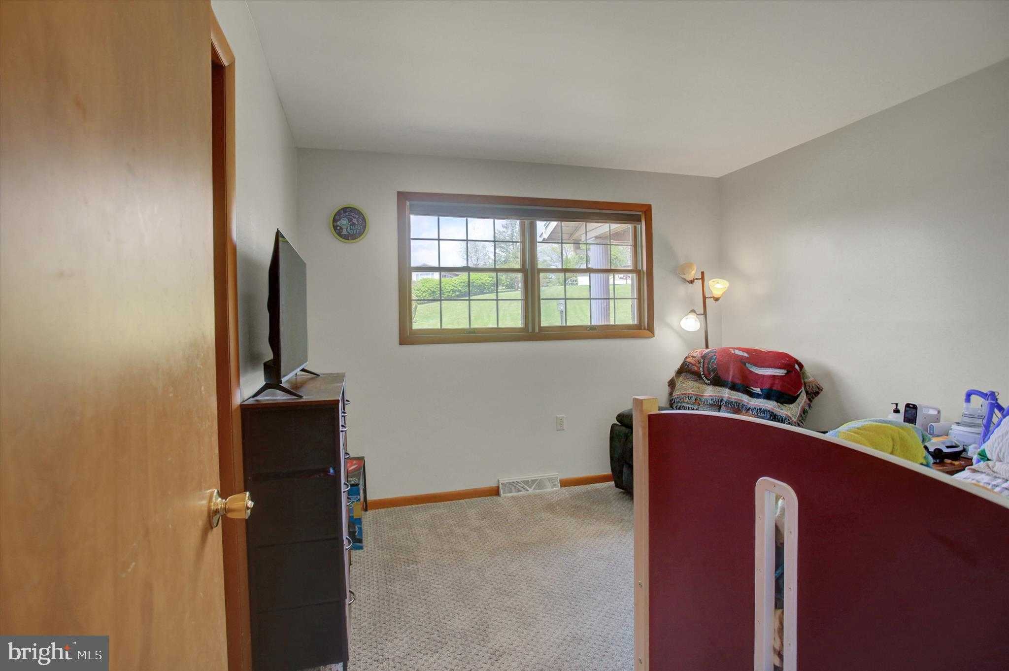 250 Jade Dr photo 18