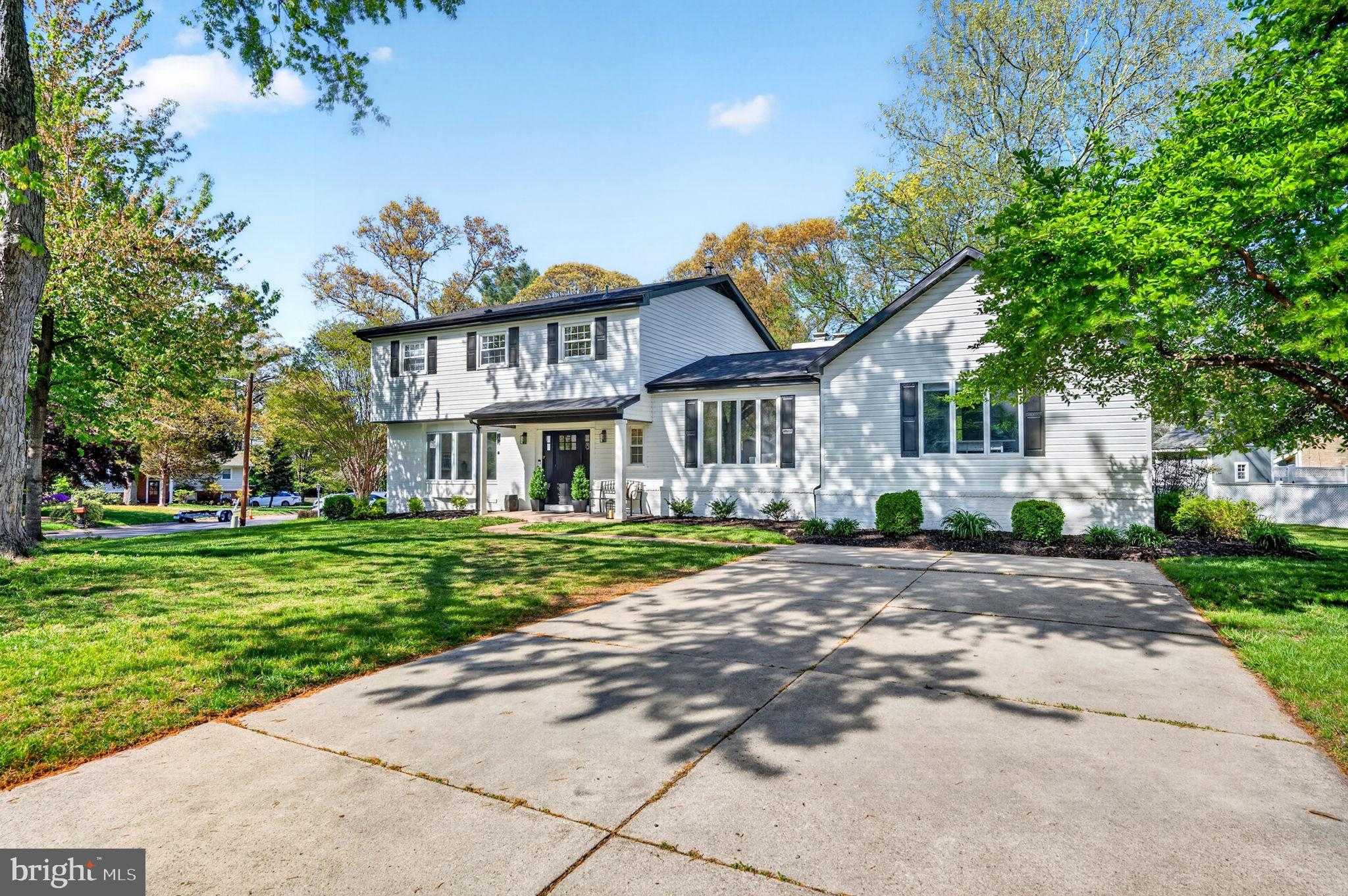 300 White Plains CT photo 2