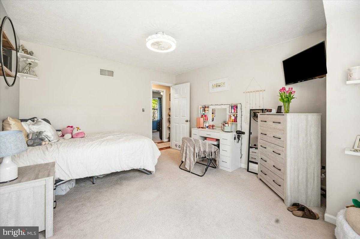 426 Appian Way photo 36