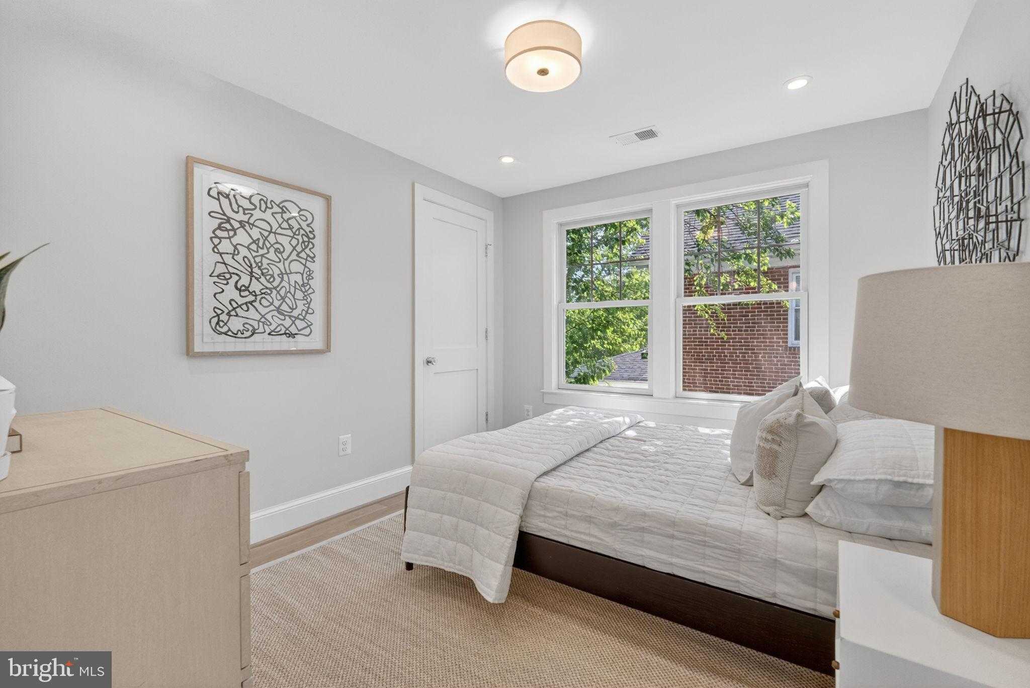 22 W Spring St photo 17