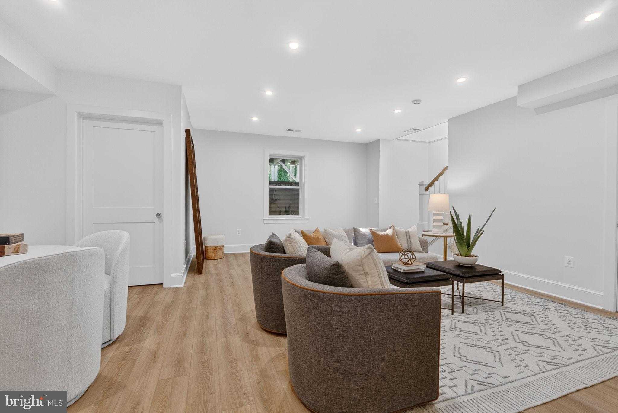 22 W Spring St photo 49