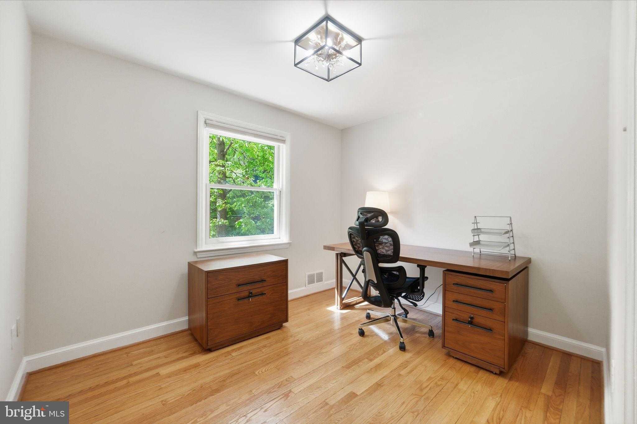 2351 N Vermont St photo 21