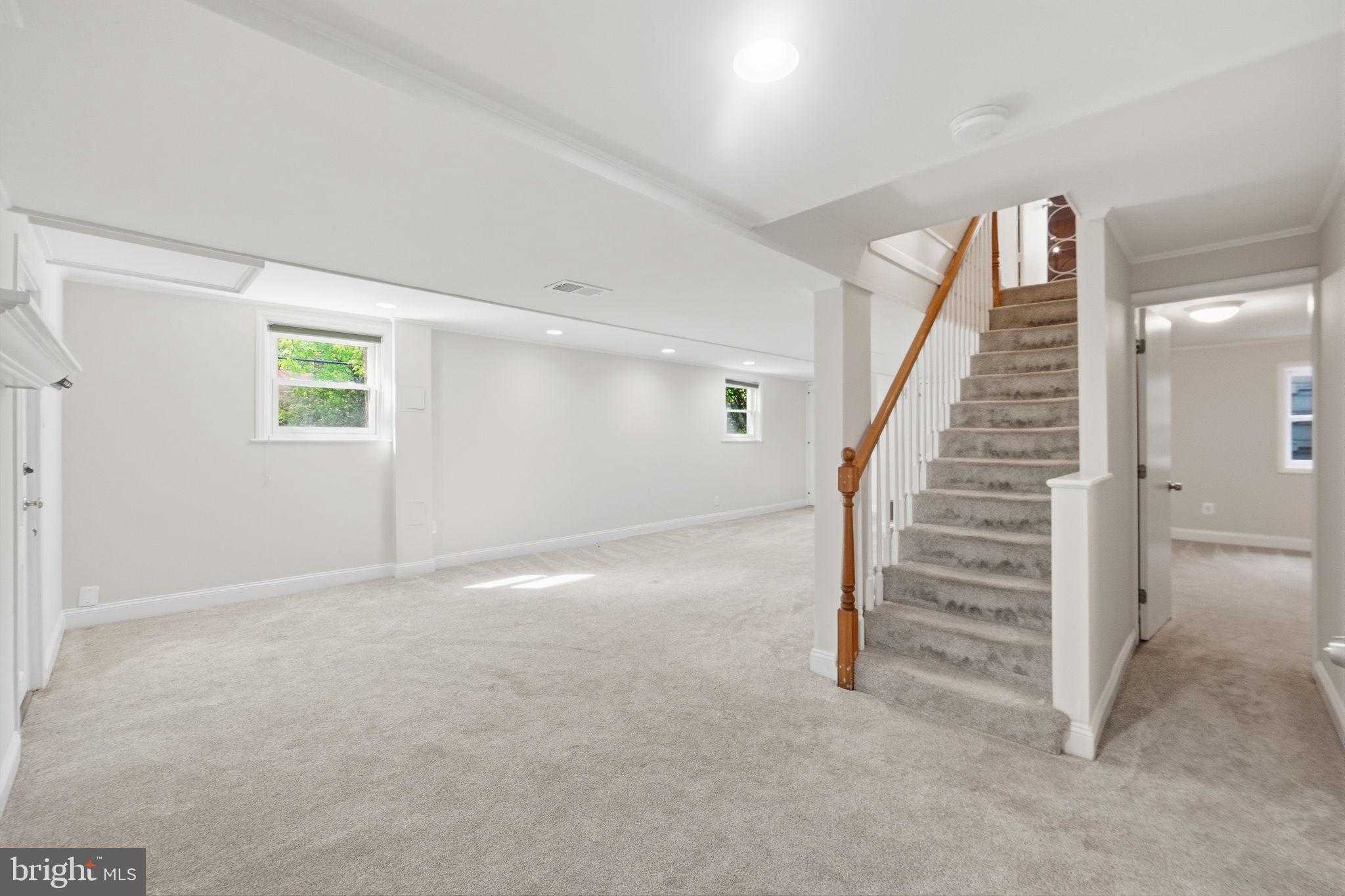 2351 N Vermont St photo 33