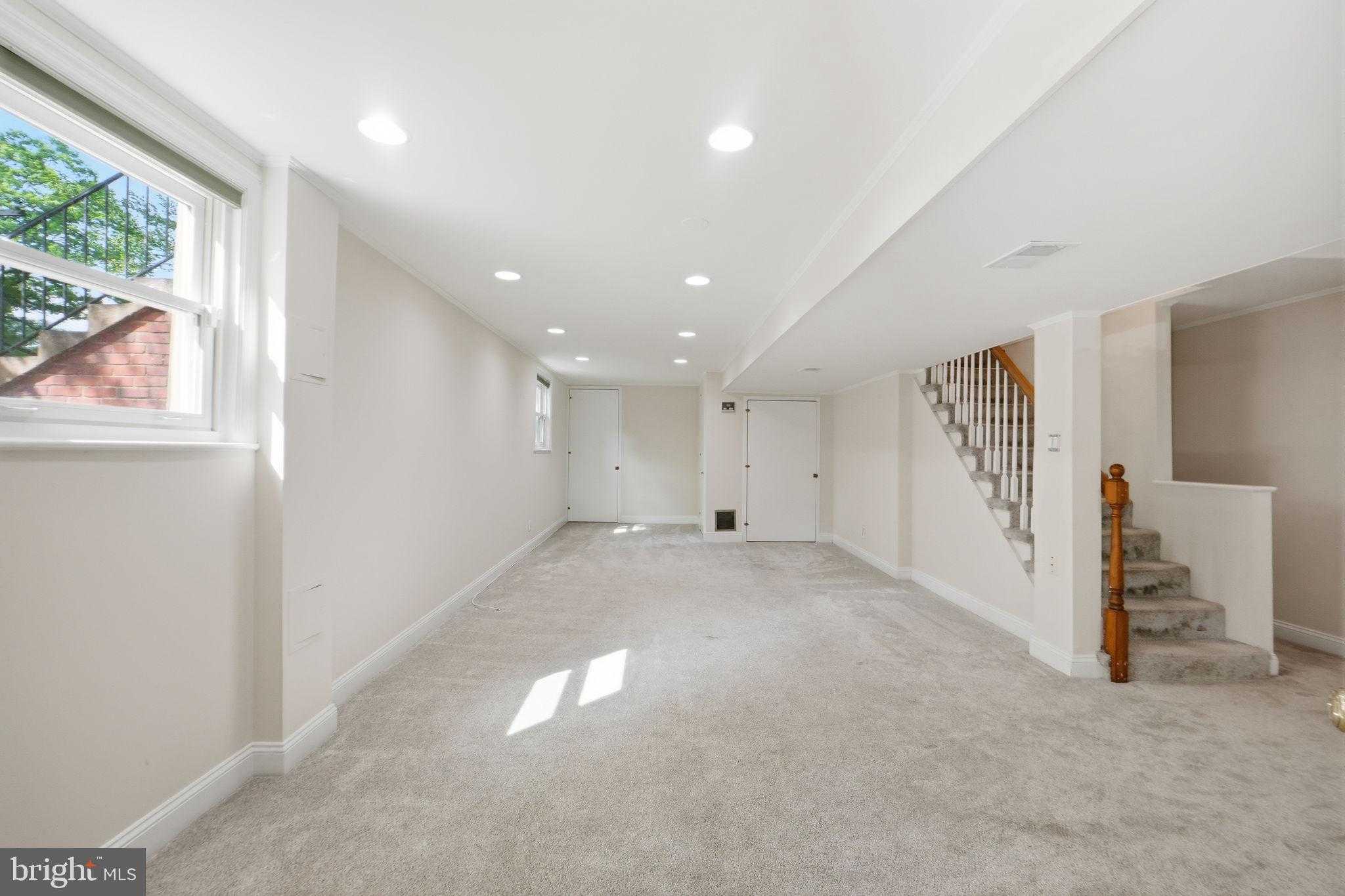 2351 N Vermont St photo 35