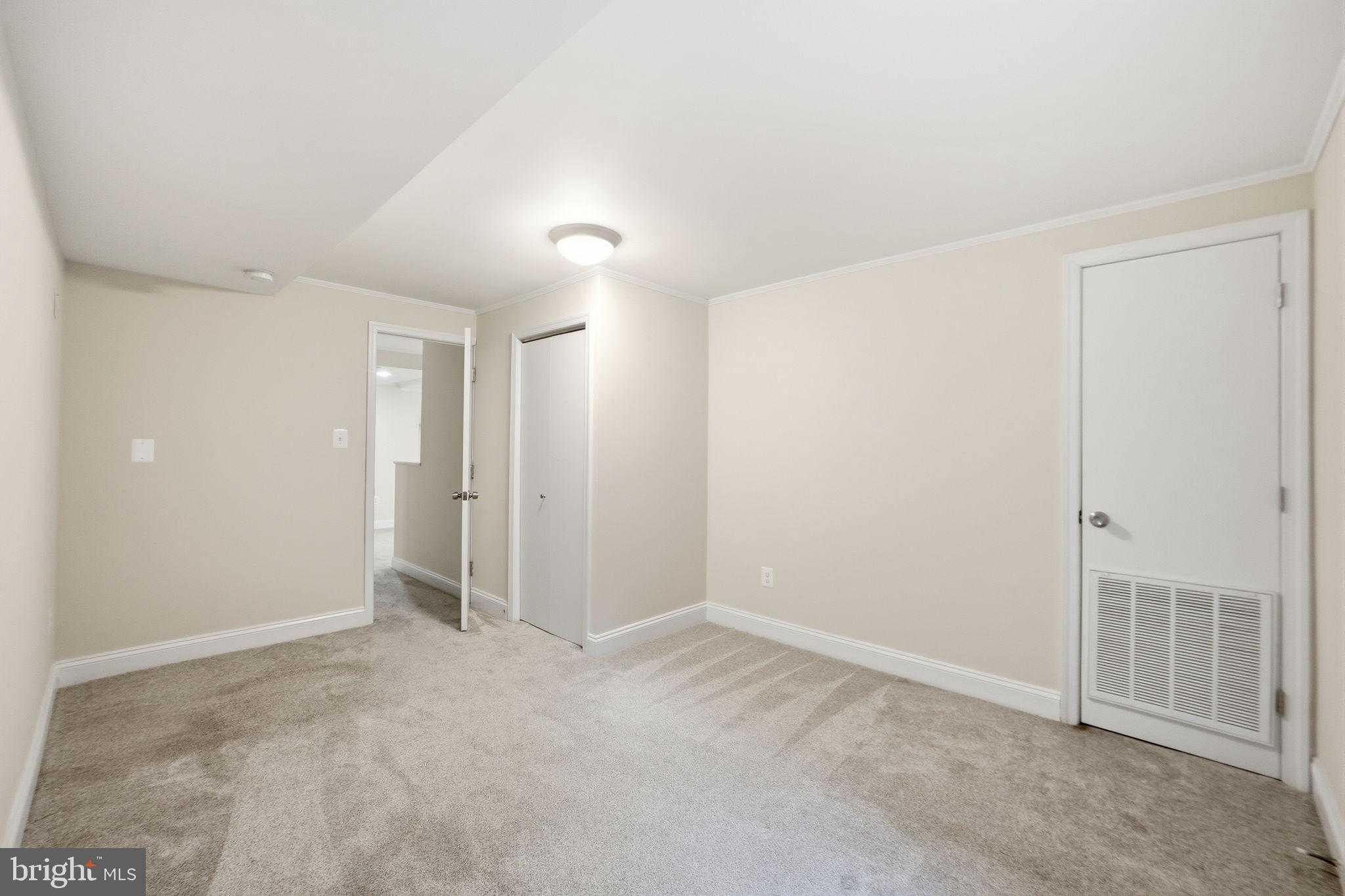 2351 N Vermont St photo 38