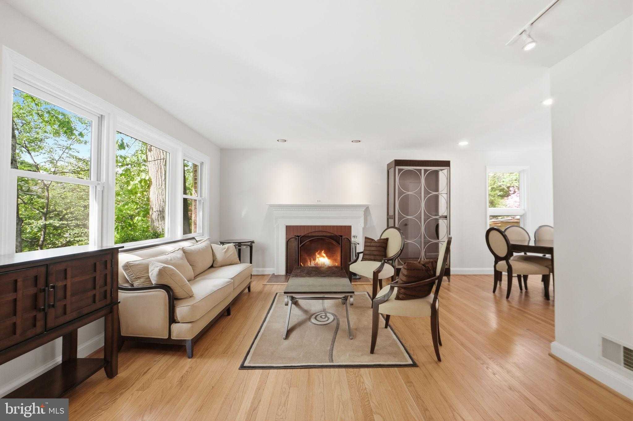 2351 N Vermont St photo 4