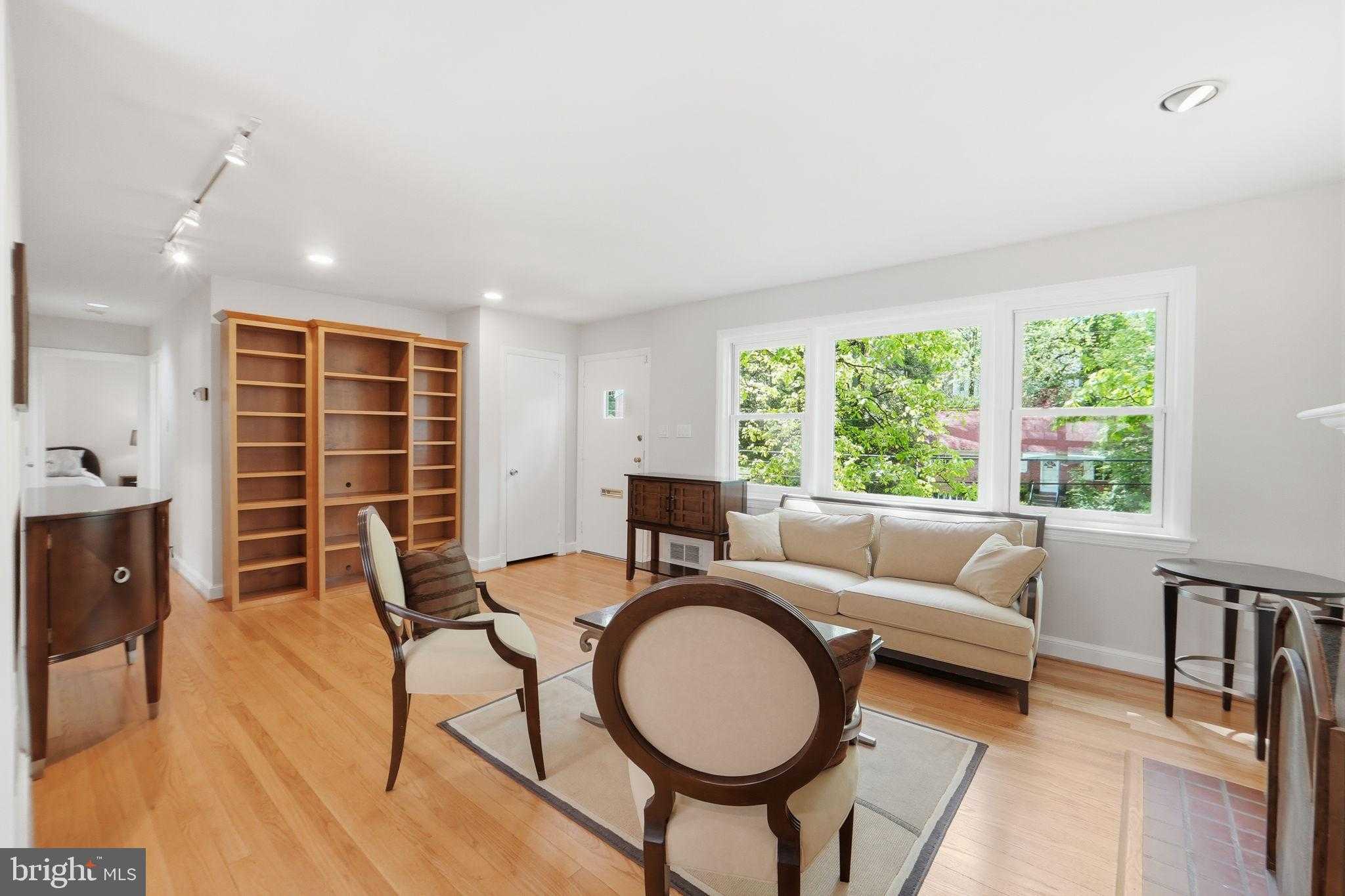 2351 N Vermont St photo 5