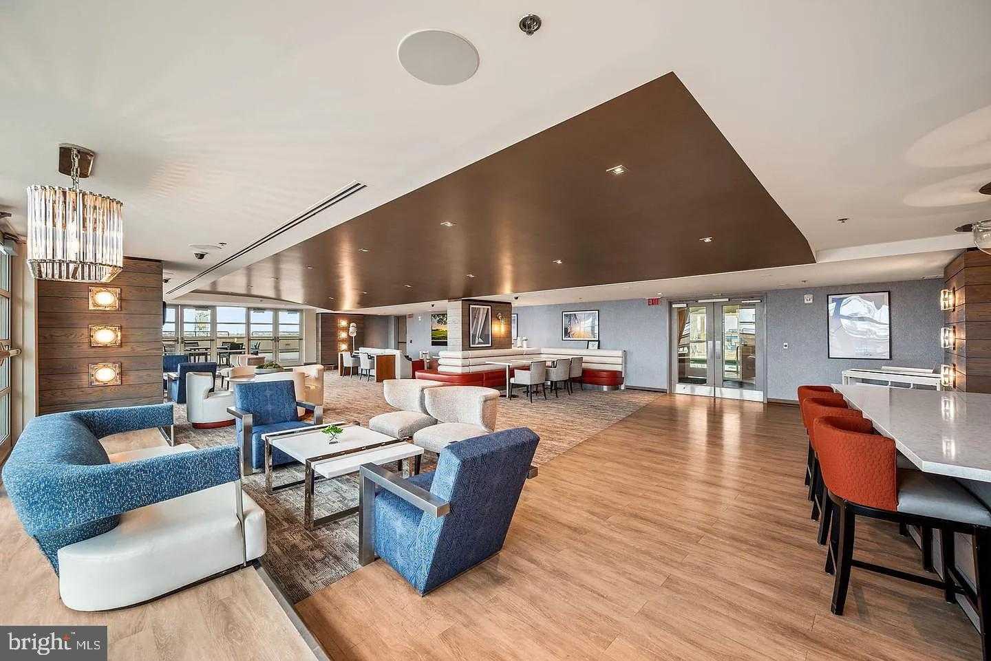 717 S Columbus Blvd Unit 916 photo 16