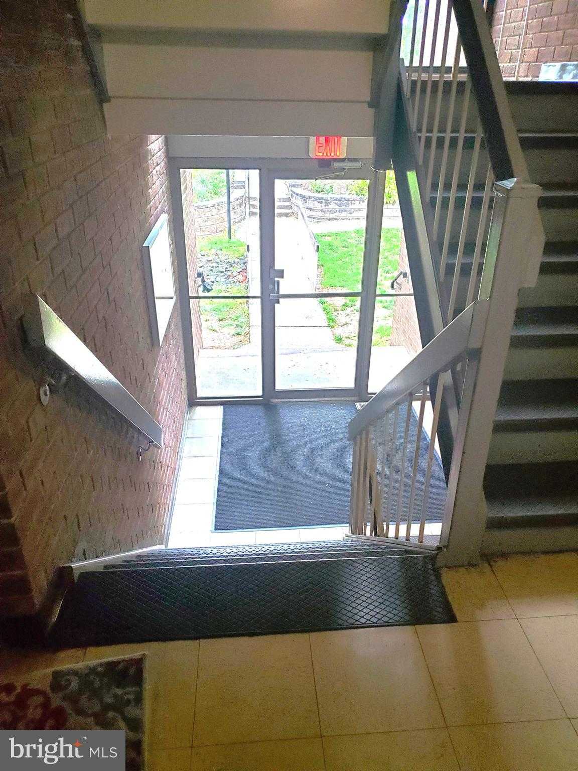 2207 Greenery Ln photo 3