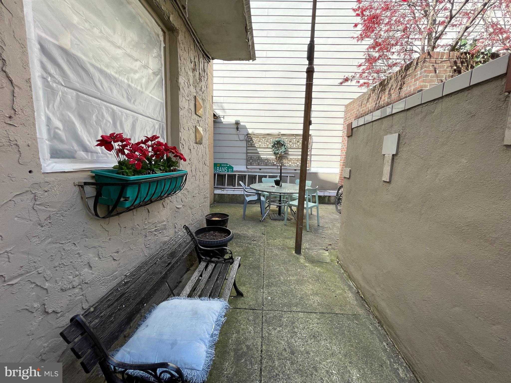 768 S 6th St photo 27