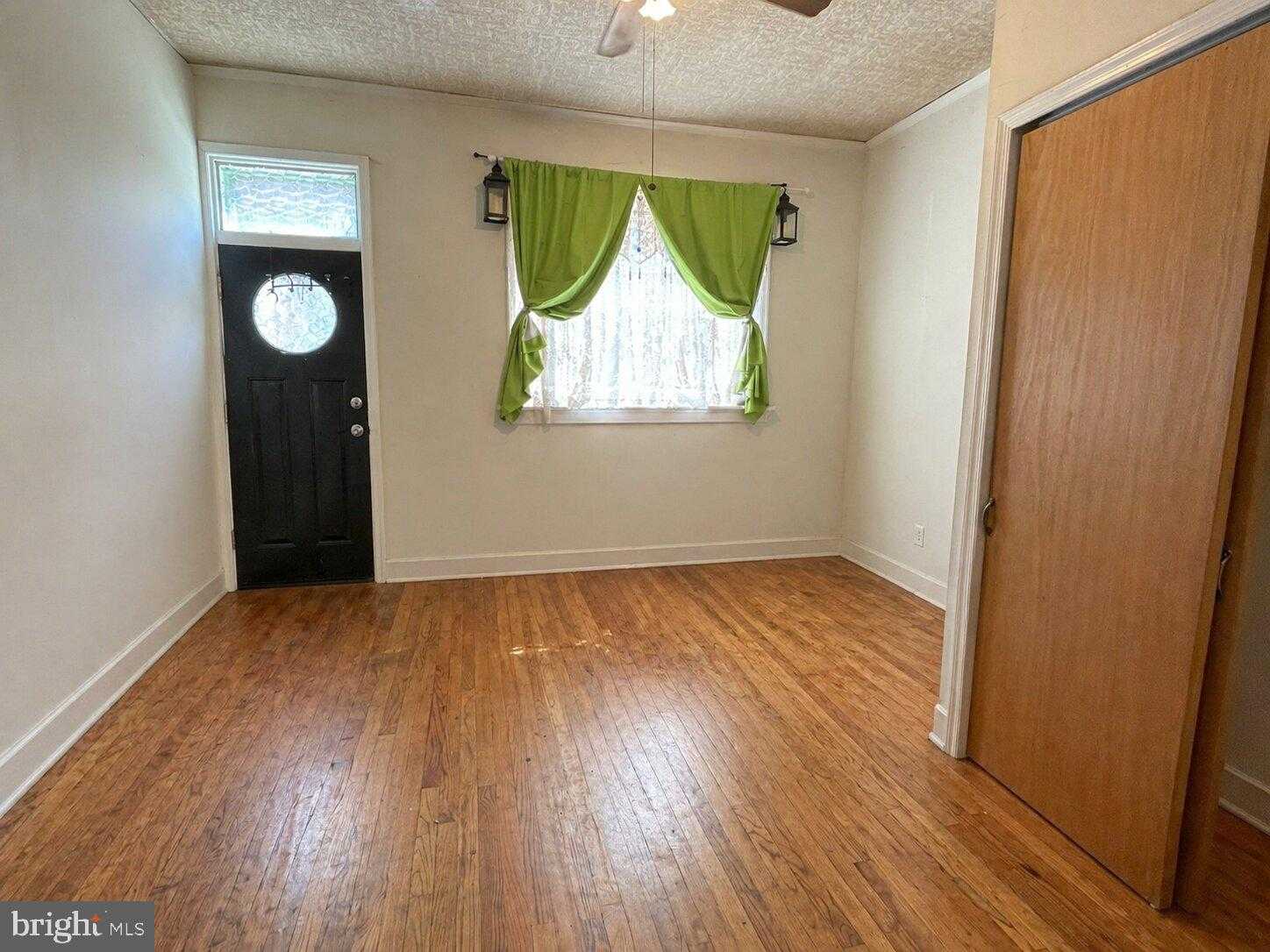 768 S 6th St photo 4