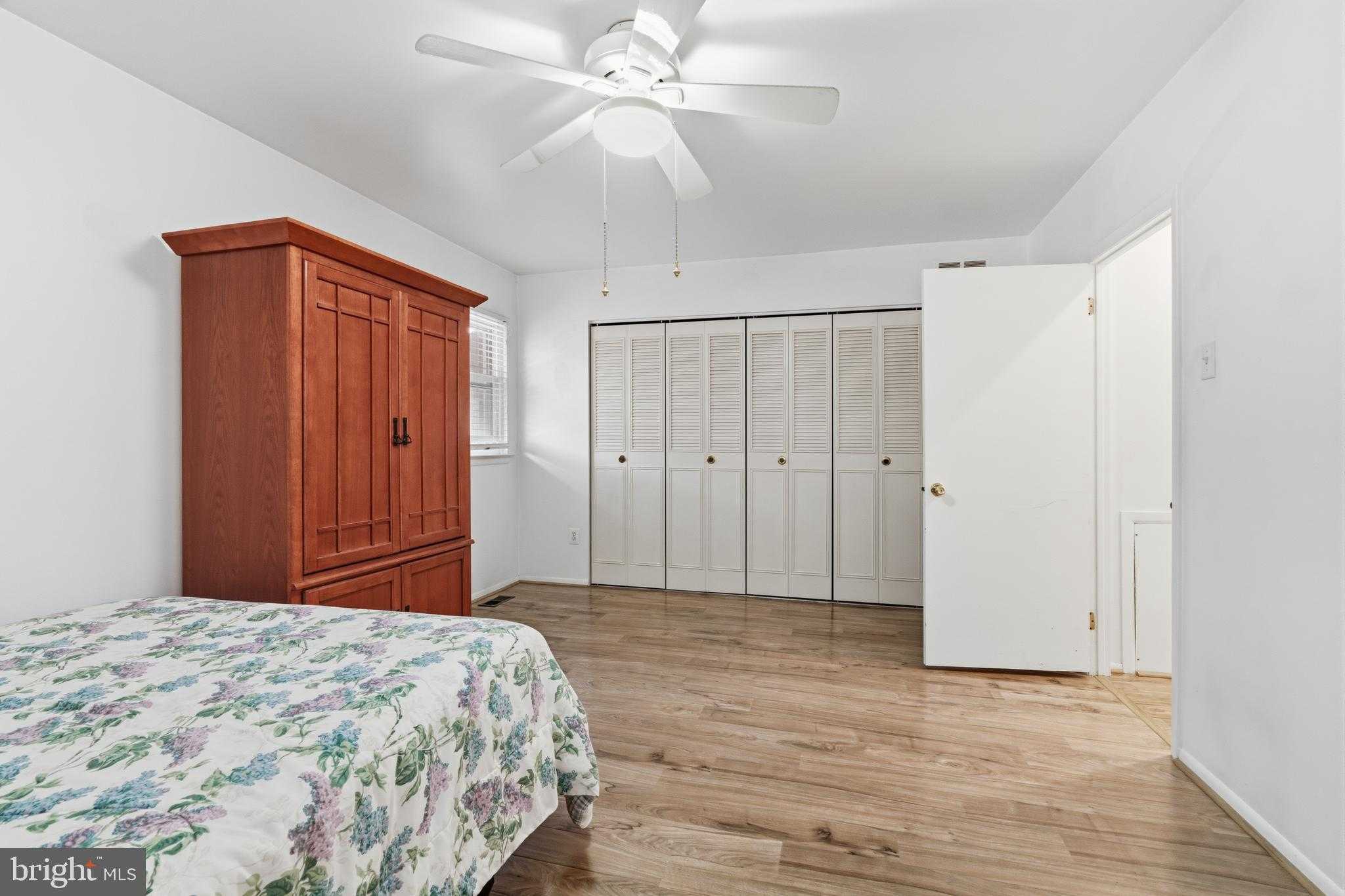 7912 Calvert St photo 10