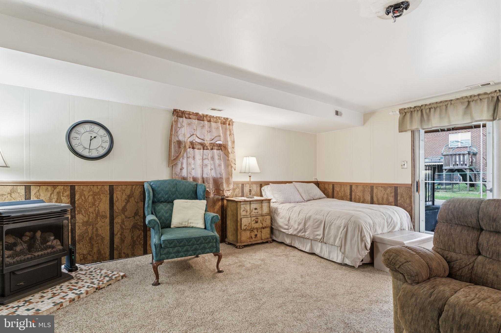 7912 Calvert St photo 16