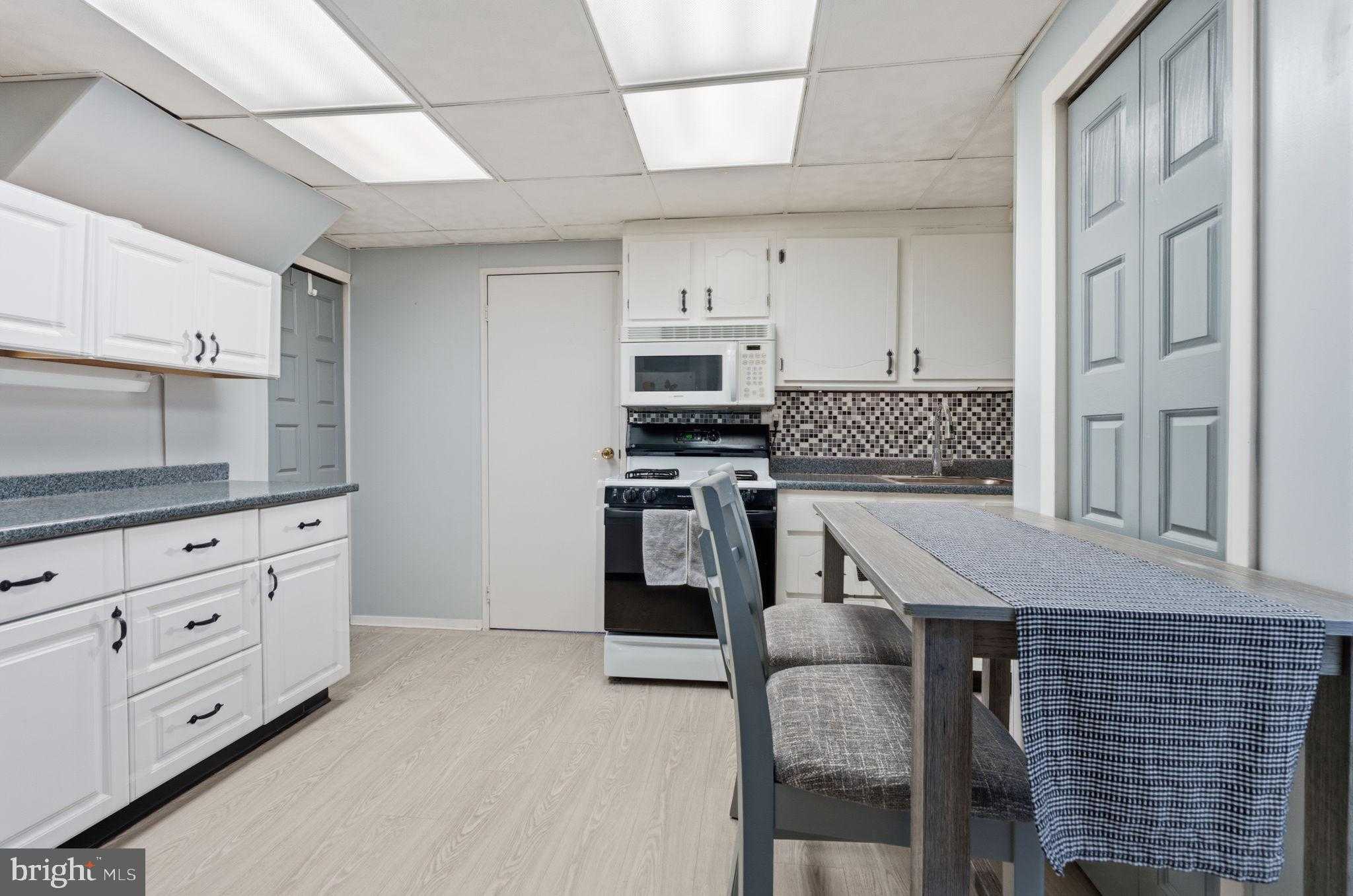 7912 Calvert St photo 18