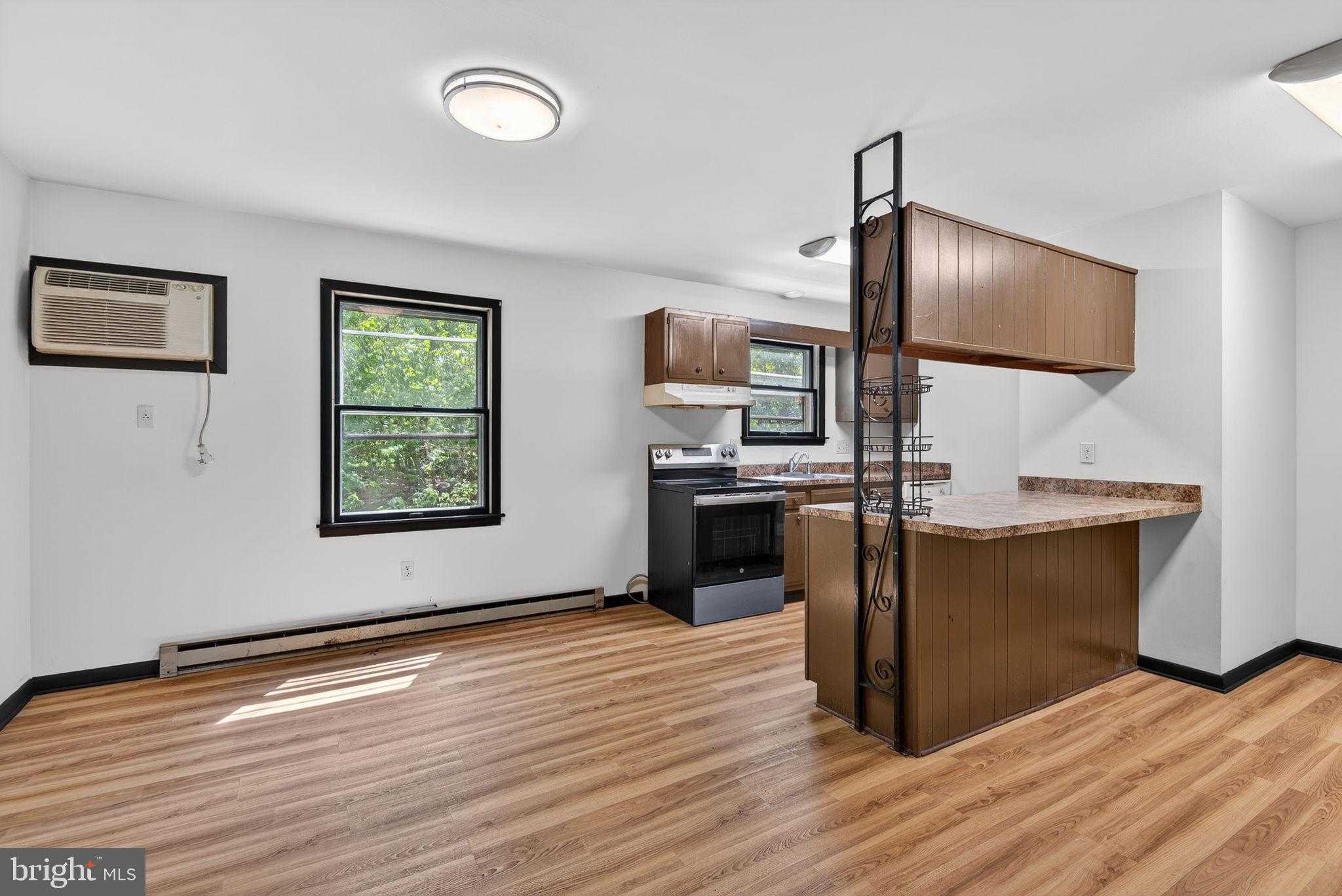 216 Marion Ave photo 7