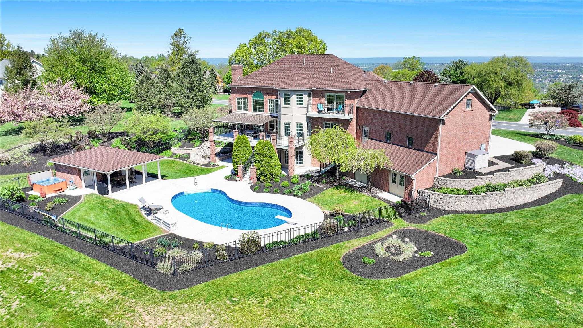 111 Mountain View Dr photo 4