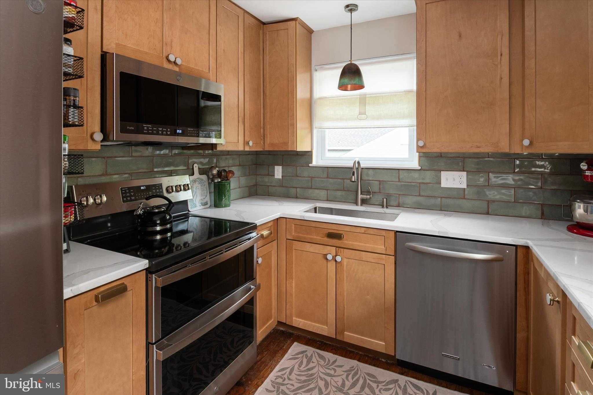 399 Stanford CT photo 9