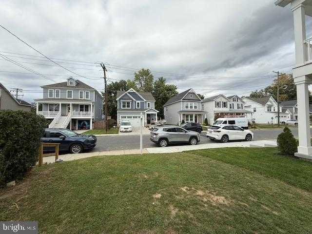 562 Girard St photo 14